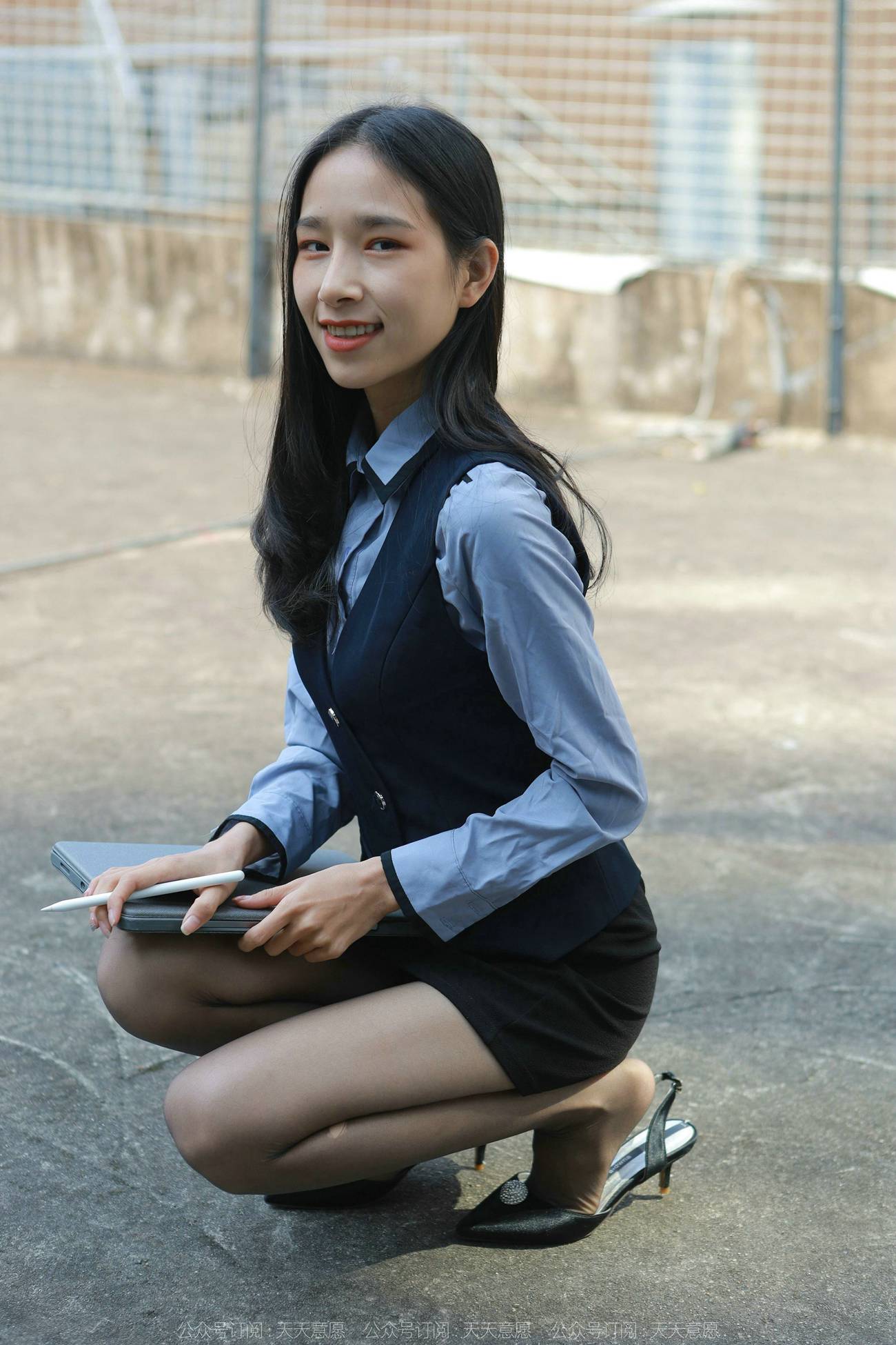 [IESS异思趣向] 2022.02.29 丝享家1015：美子《职业包臀裙黑丝》[98P/123MB]