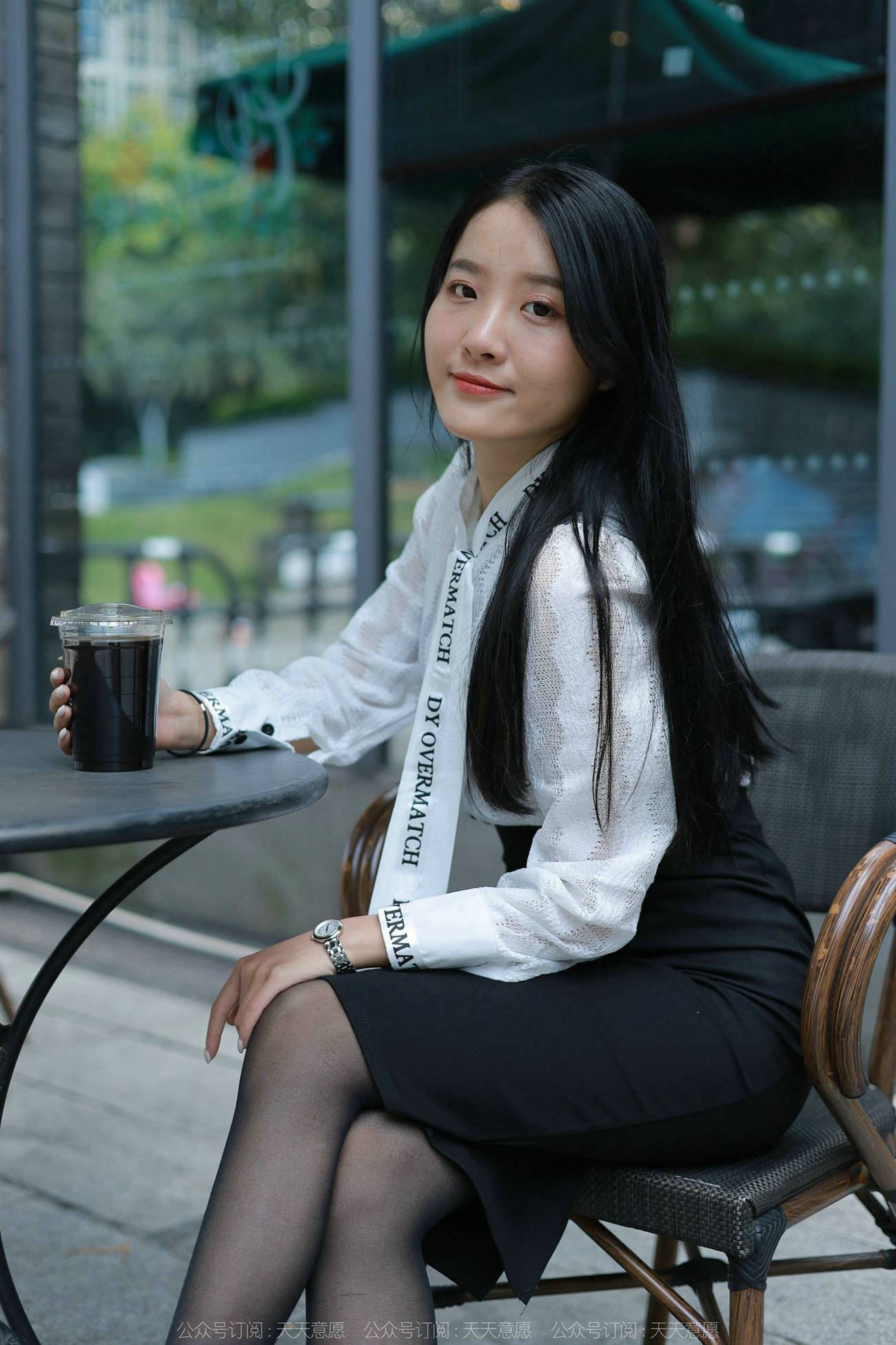 [IESS异思趣向] 2022.02.11 丝享家1002：婉萍《性感OL窄裙》 [90P/105MB]