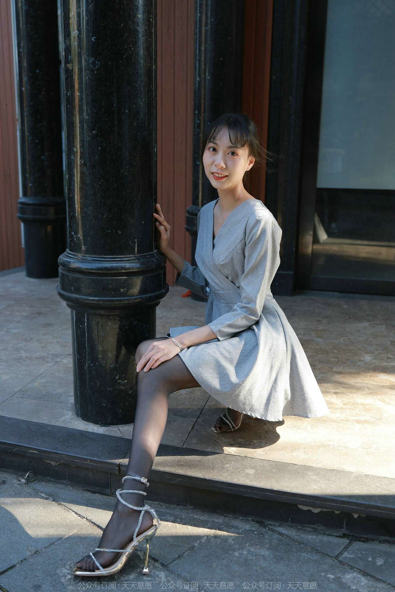 [IESS异思趣向] 2022.02.15 丝享家1005：团团《暖阳下的黑色丝念》 [92P/132MB]