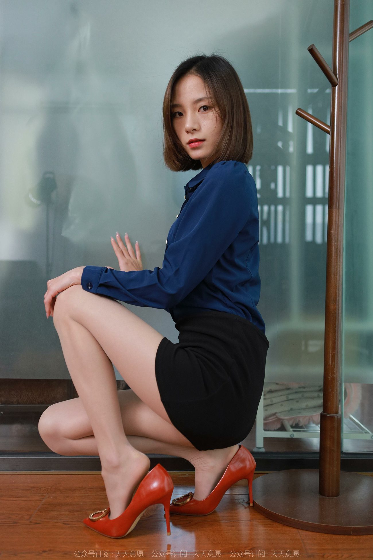 [IESS异思趣向] 2022.02.12 丝享家1003：小六《橘红高跟性感短裙》[93P/111MB]