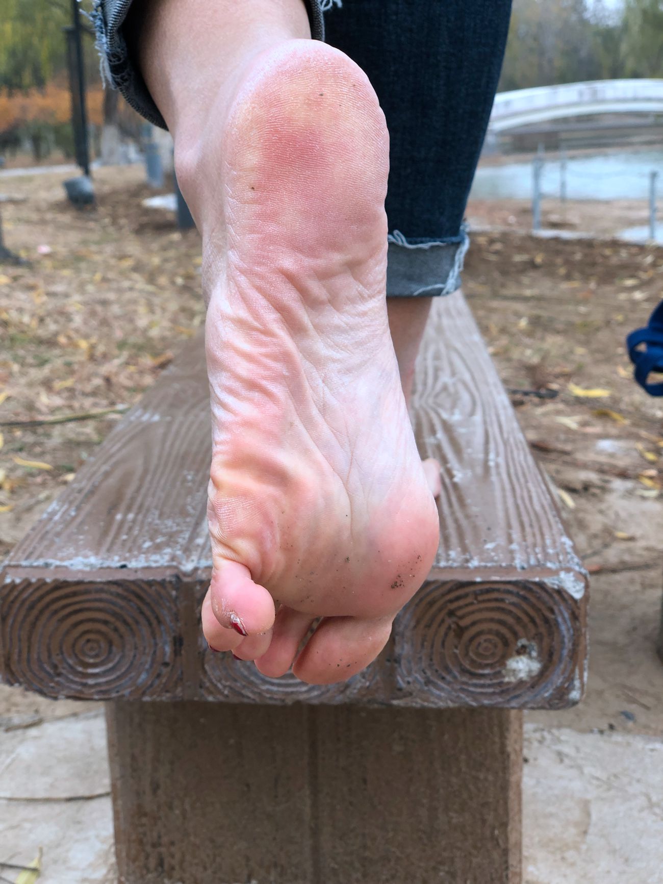 安乔乔儿(Nia乔乔)  红甲裸足[129P/760MB]