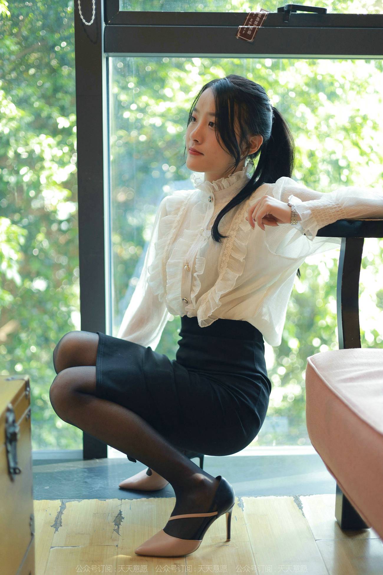 [IESS异思趣向] 2022.03.02 丝享家1017：婉萍《黑丝咖啡》[90P/107MB]