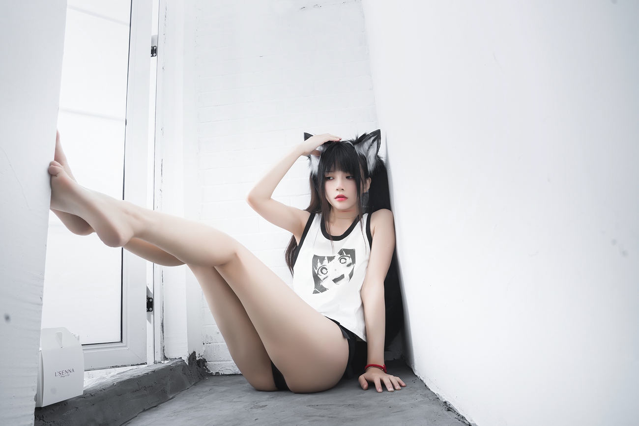 萝莉风COS 桜桃喵 – 狼崽崽[60P/1.1GB]