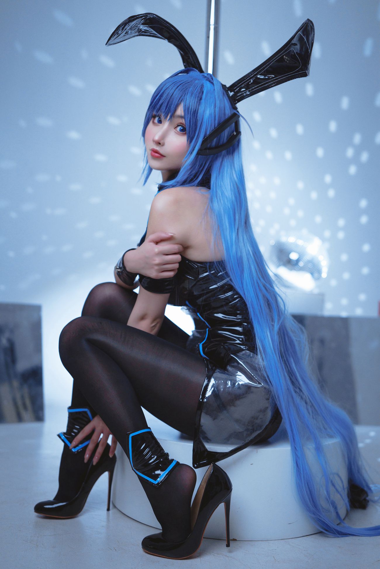 COS福利rioko凉凉子 - 花园兔女郎 [42P/5V/668MB]