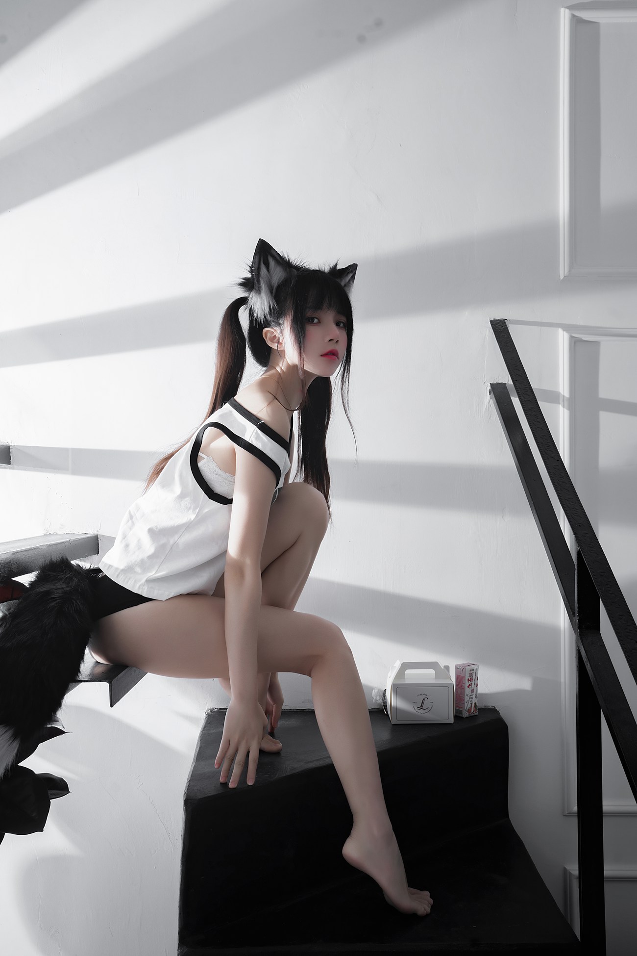 萝莉风COS 桜桃喵 – 狼崽崽[60P/1.1GB]