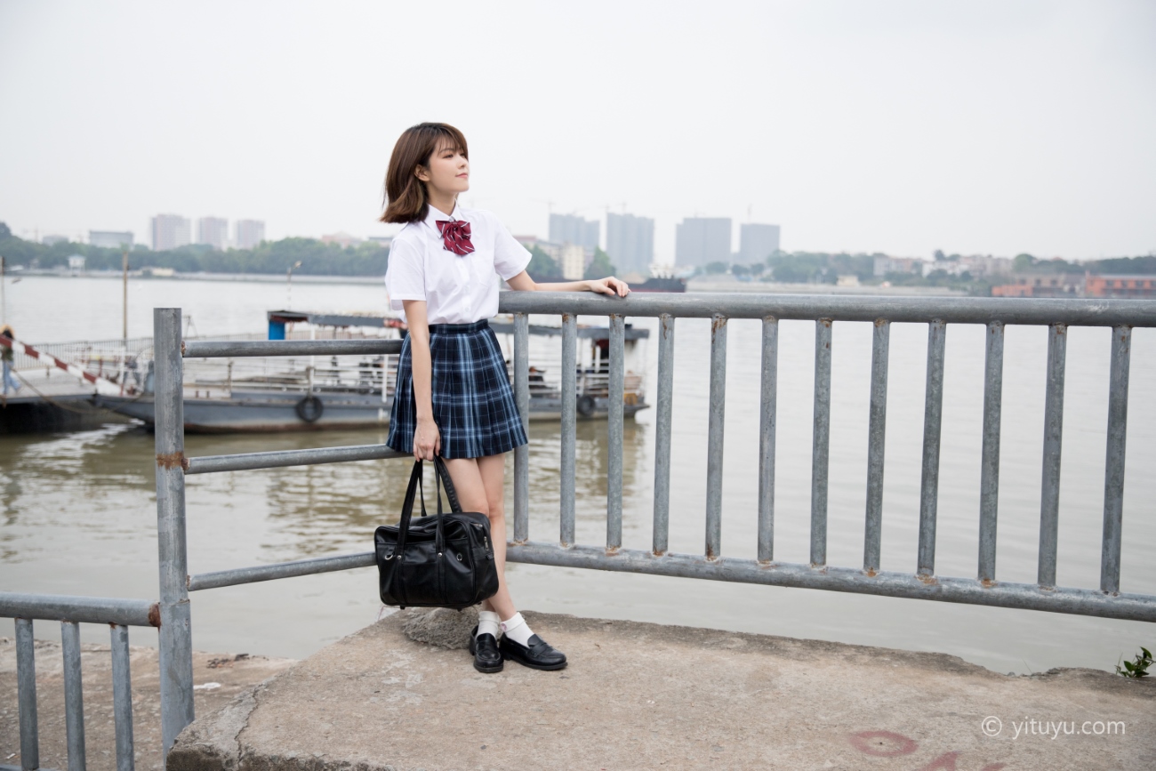 [YITUYU艺图语] 2021.05.17 人间四月天 珺珺 [27P/301MB]