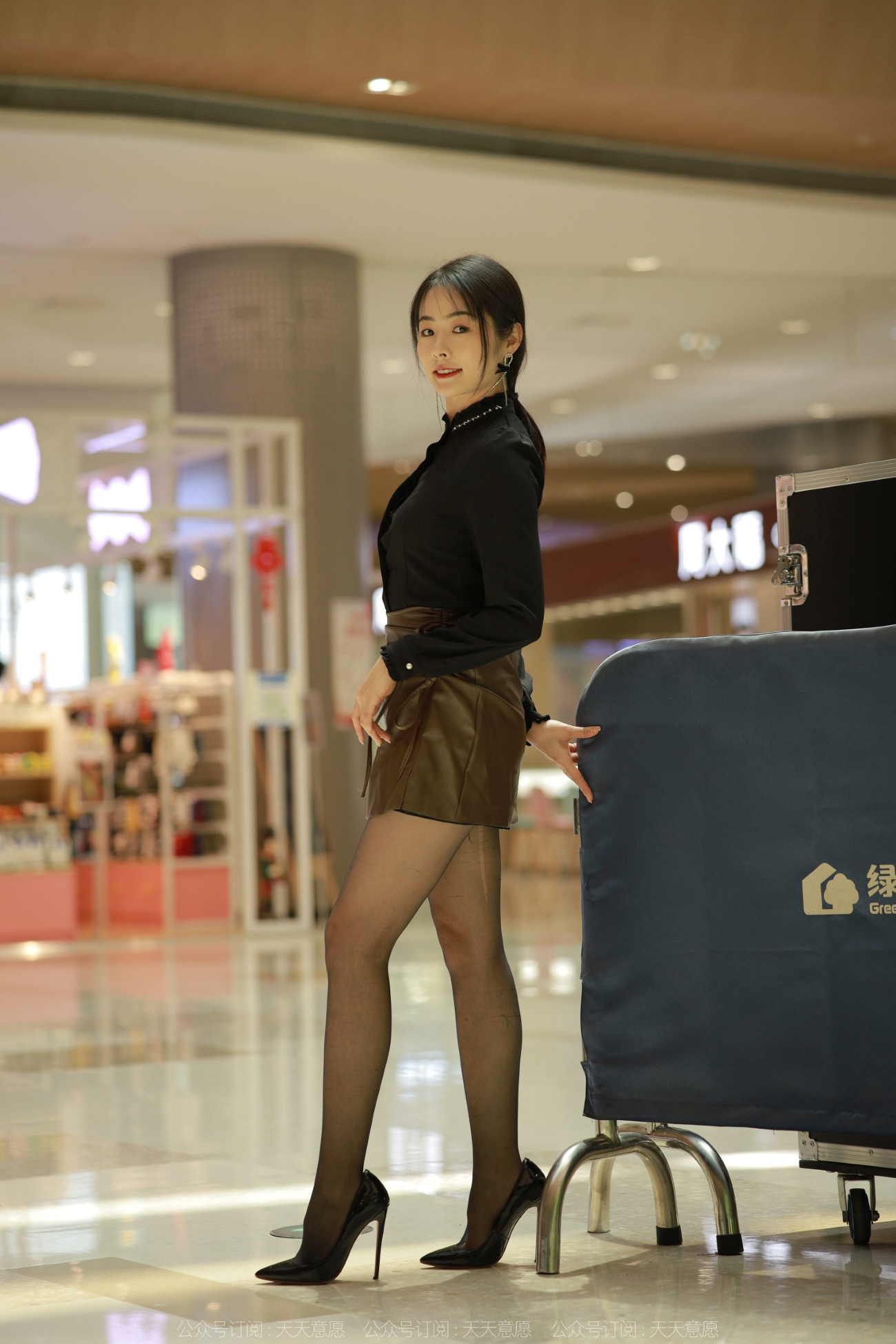 [IESS异思趣向] 耽丝 220410商场偶遇小金 [83P/69MB]