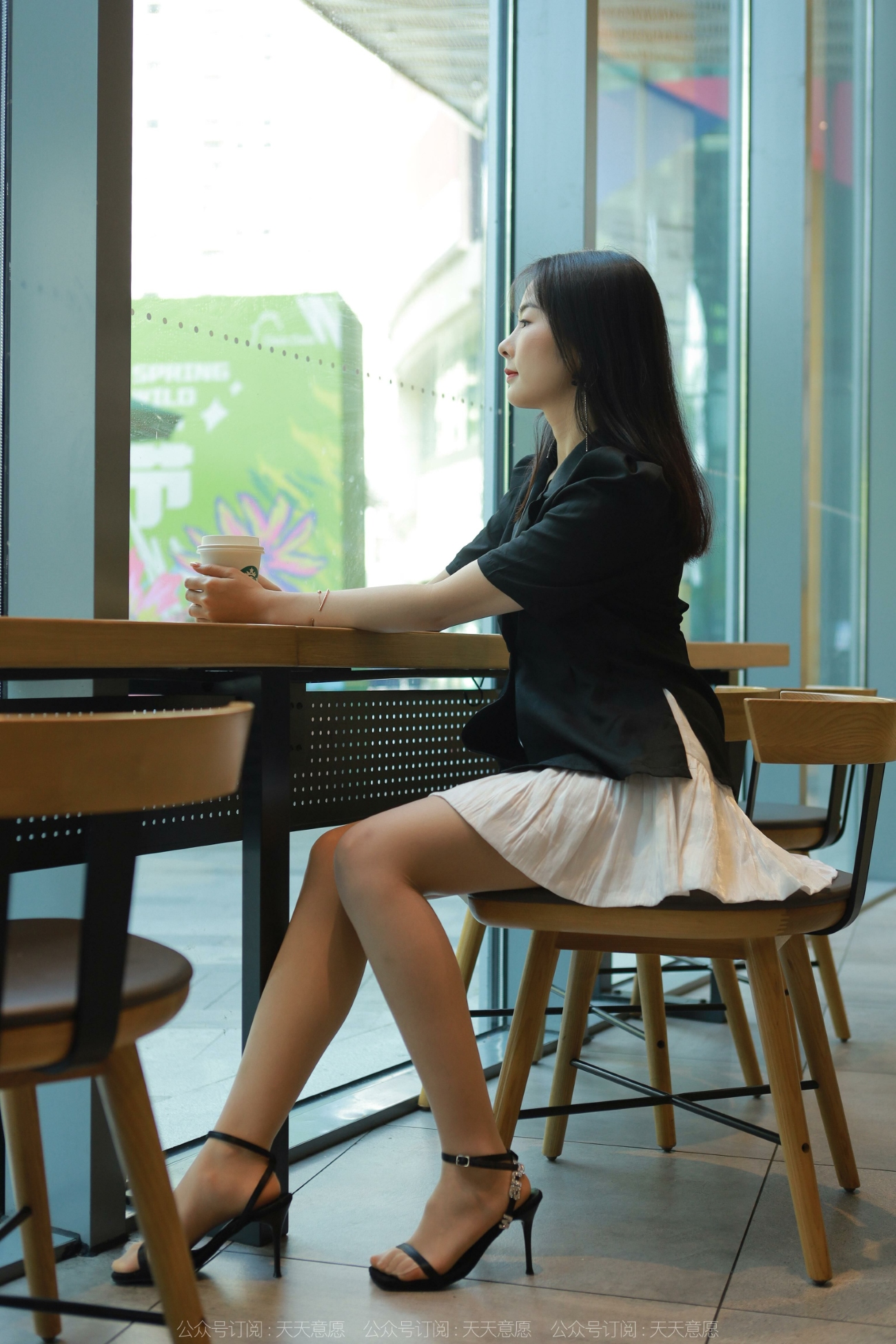 [IESS异思趣向] 耽丝 220403小金的黑色凉鞋 [85P/85MB]