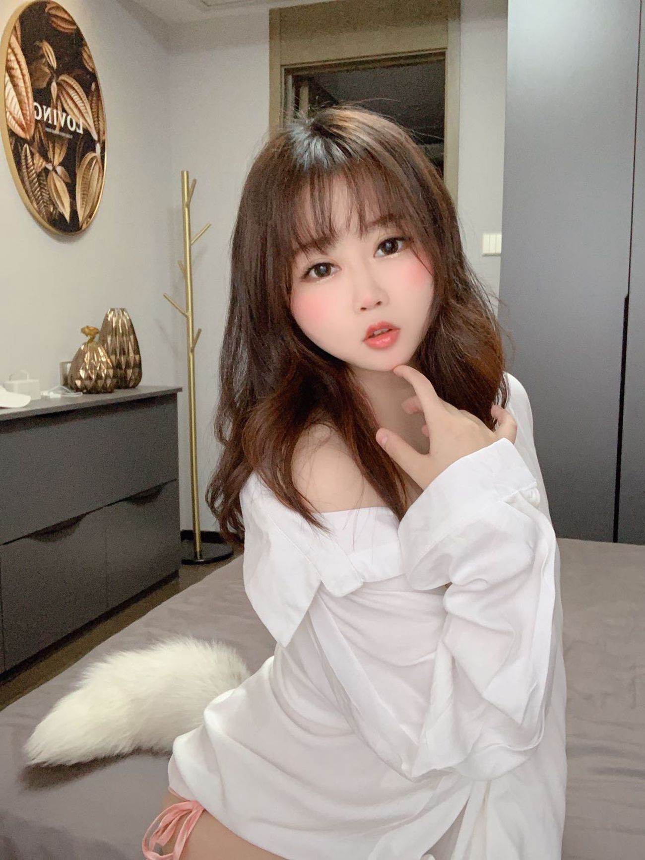 蜜桃少女是依酱呀  - 尾巴[24P/3MB]