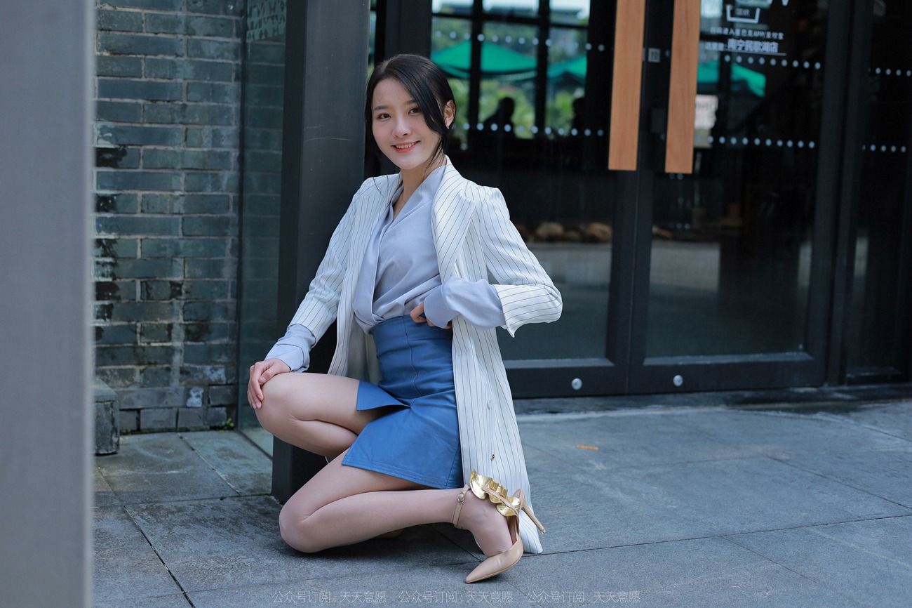 [IESS异思趣向] 2022.04.16 丝享家1061：婉萍《蓝衣女神》[84P/137MB]