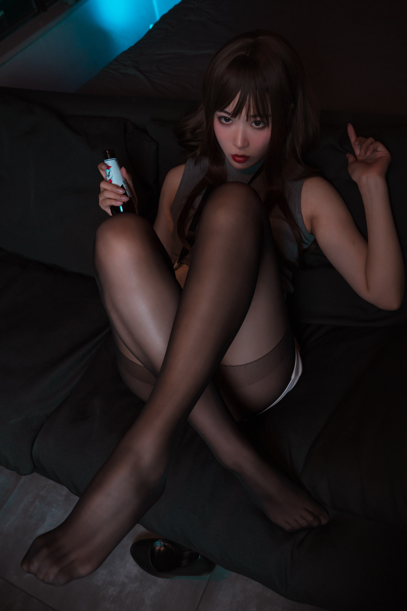 轩萧学姐 微醺喝醉了OL [57P/103MB]