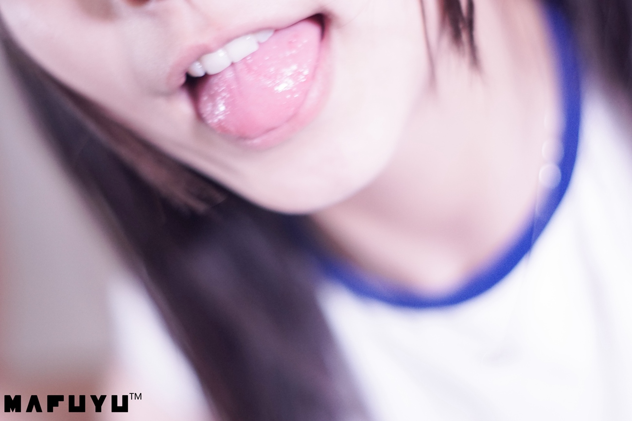 神楽板真冬 - 足控丝袜奶茶系列套图视频[5P/1V/1.04GB]