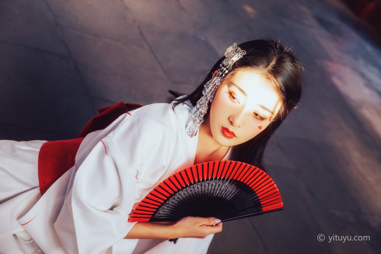 [YITUYU艺图语] 2021.06.18 性空山 王月 [28P/233MB]