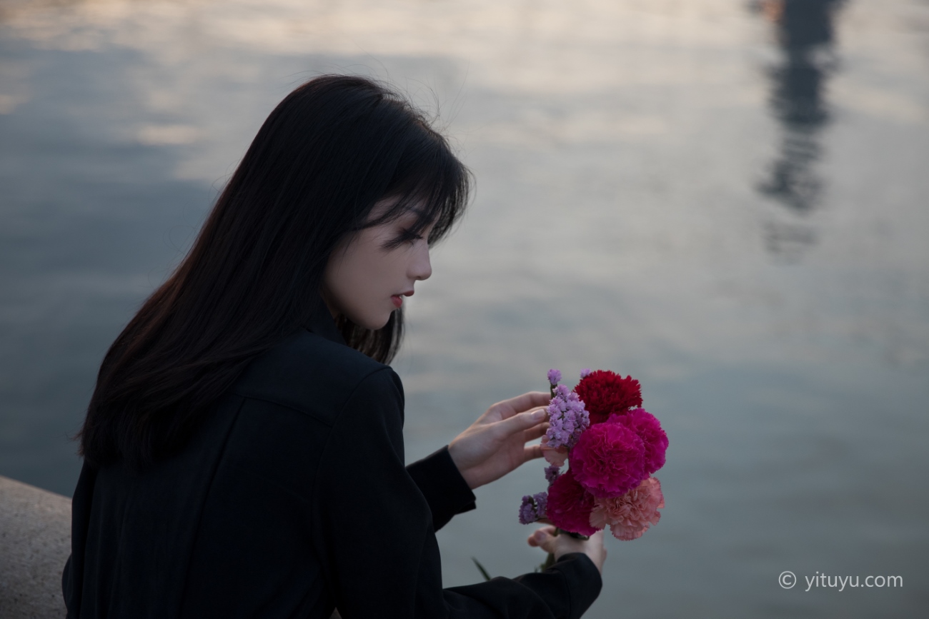 [YITUYU艺图语] 2021.06.16 晚风 雨文 [33P/449MB]