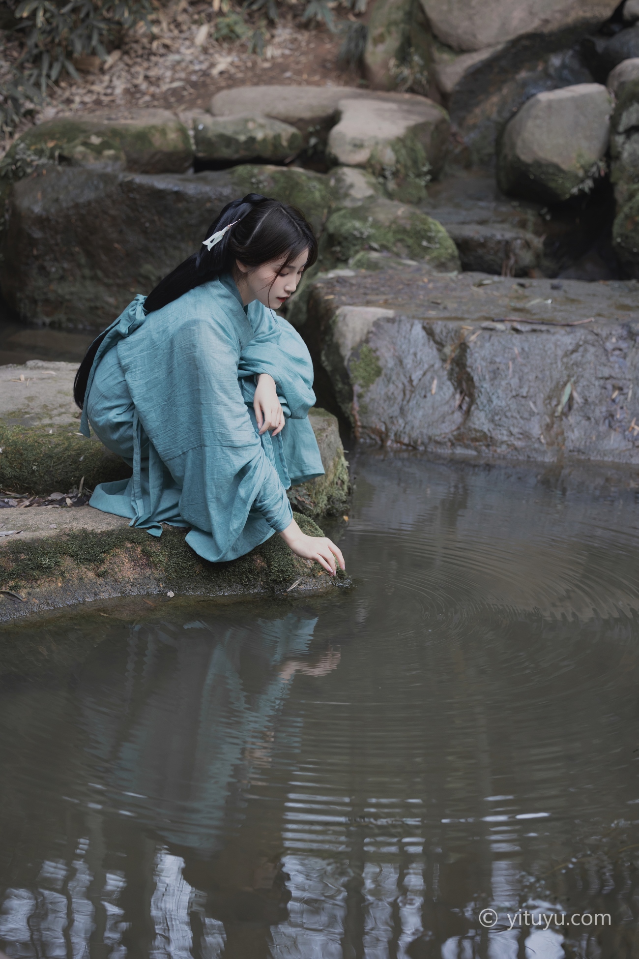 [YITUYU艺图语] 2021.06.14 盼 金儿 [25P/312MB]