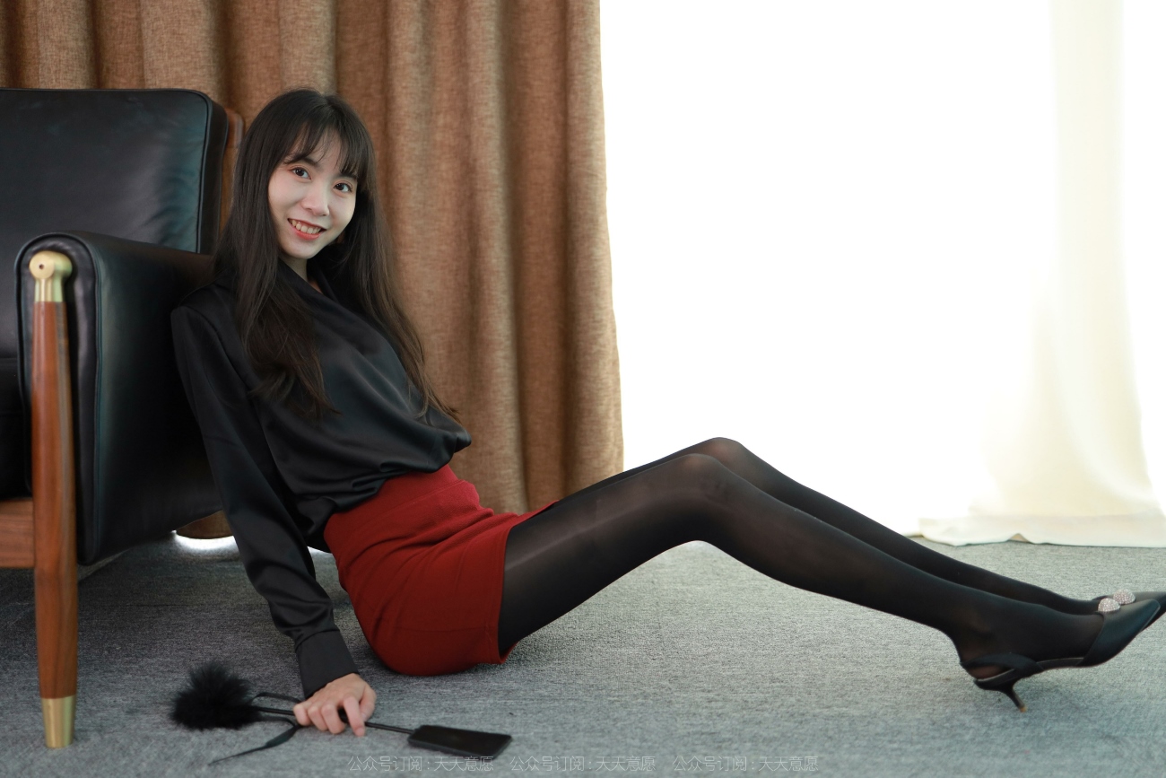 [IESS异思趣向] 耽丝 220630团团 黑丝红裙 [86P/100MB]