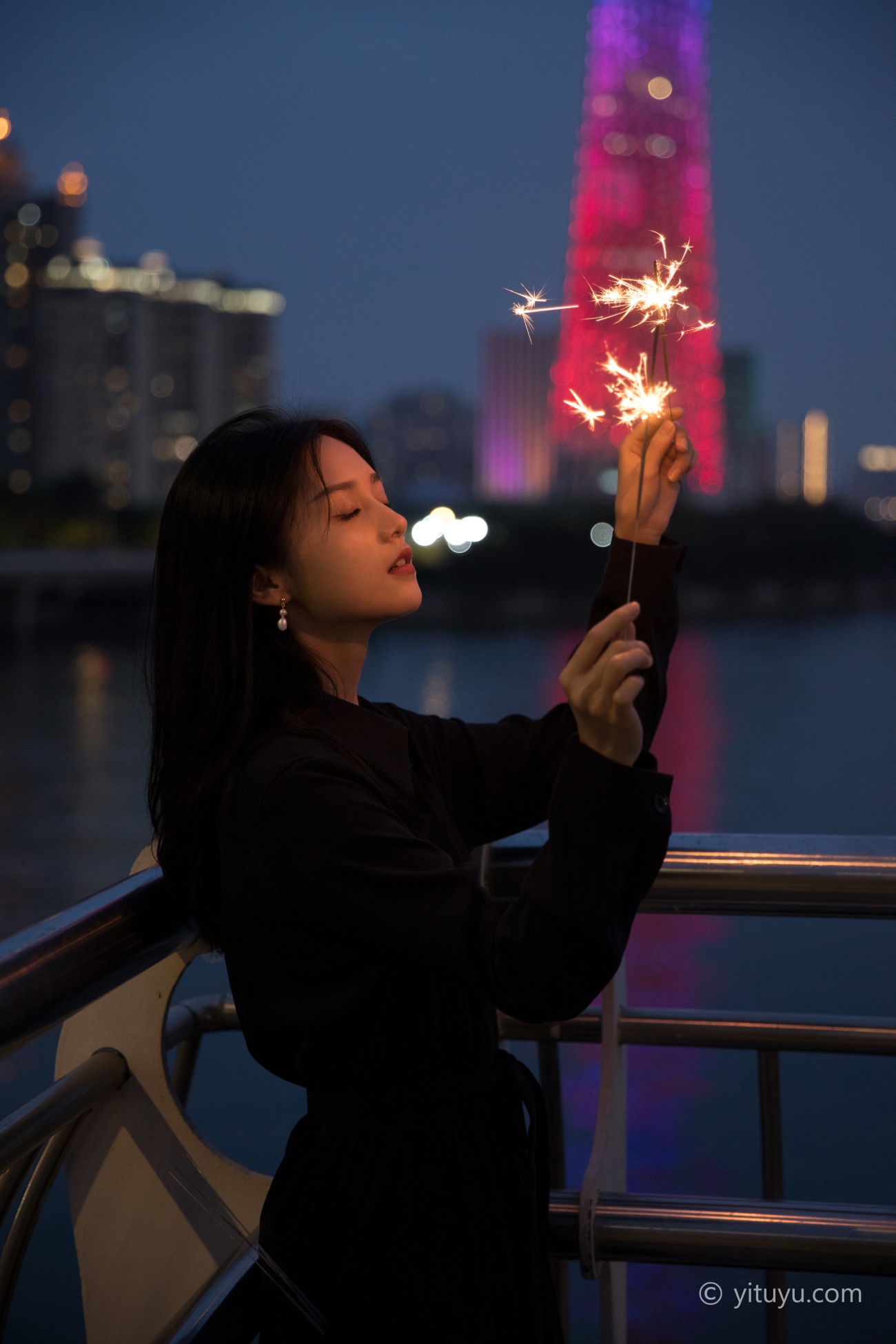 [YITUYU艺图语] 2021.06.16 晚风 雨文 [33P/449MB]