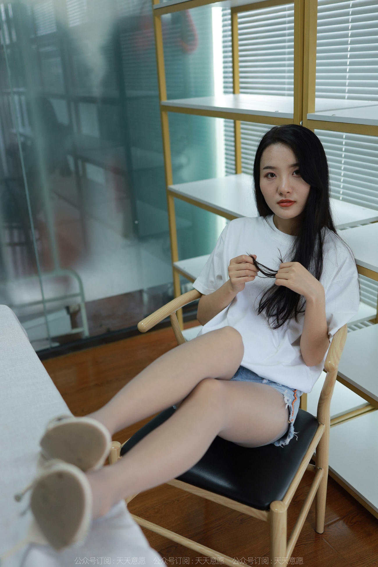 [IESS异思趣向] 耽丝 220627婉萍 身材美腿天花板 [82P/80MB]