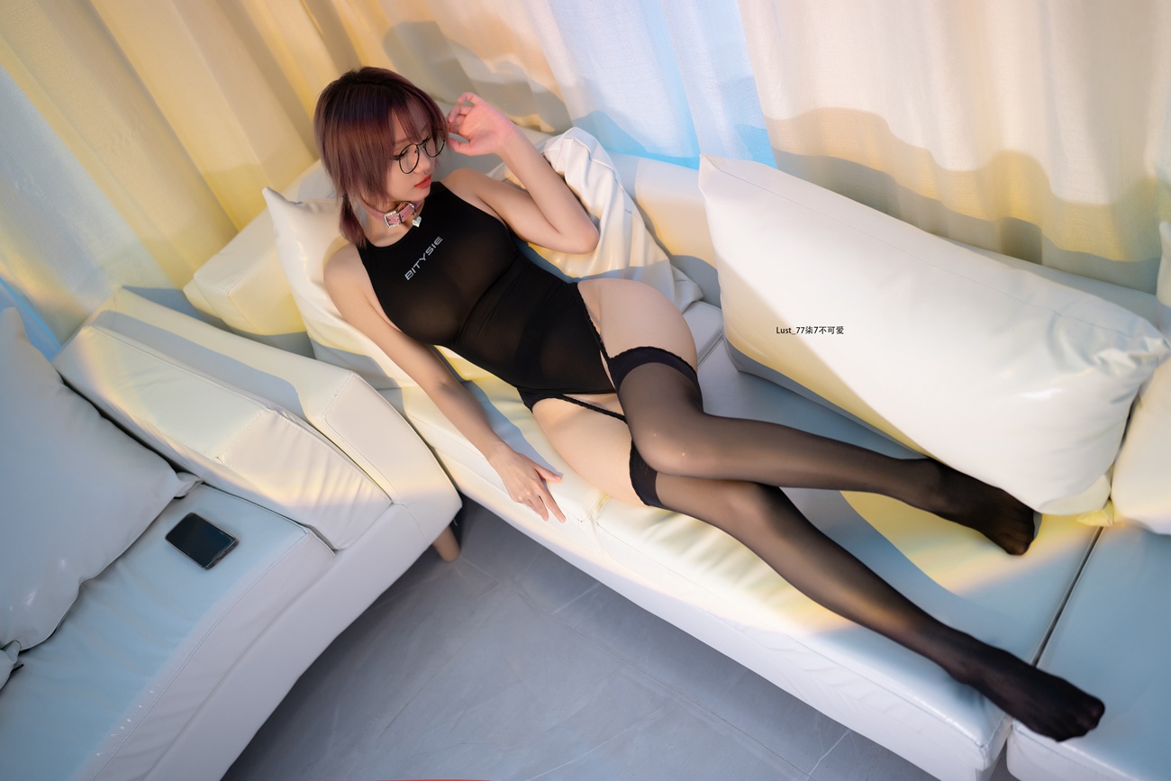 网紅Coser@柒柒要乖哦 竞泳水着 [82P/1.03G]