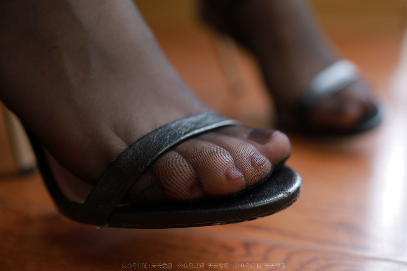 [IESS异思趣向] 耽丝 220622小婕 自由飞翔的女秘书 [85P/84MB]