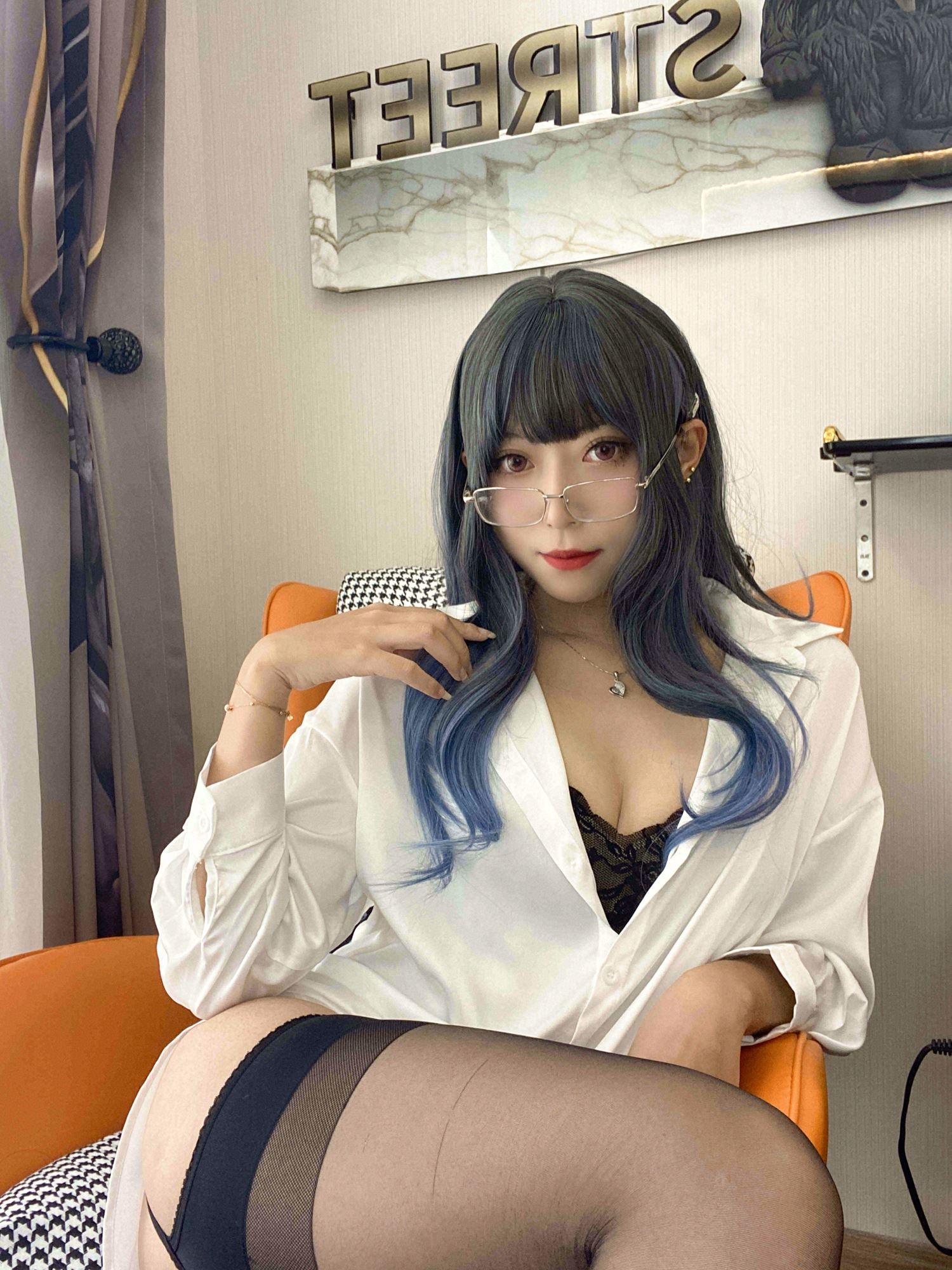 动漫博主Money冷冷 白衬衫 [84P/2V/2.62GB]