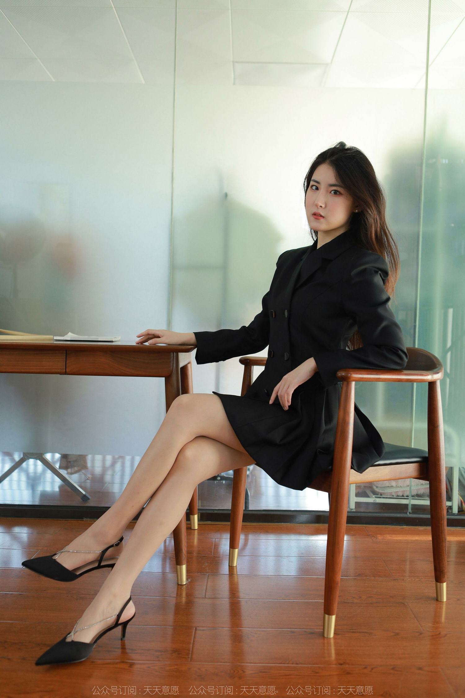 [IESS异思趣向] 2022.04.20 丝享家1065：小宝《黑色百褶裙》[79P/111MB]