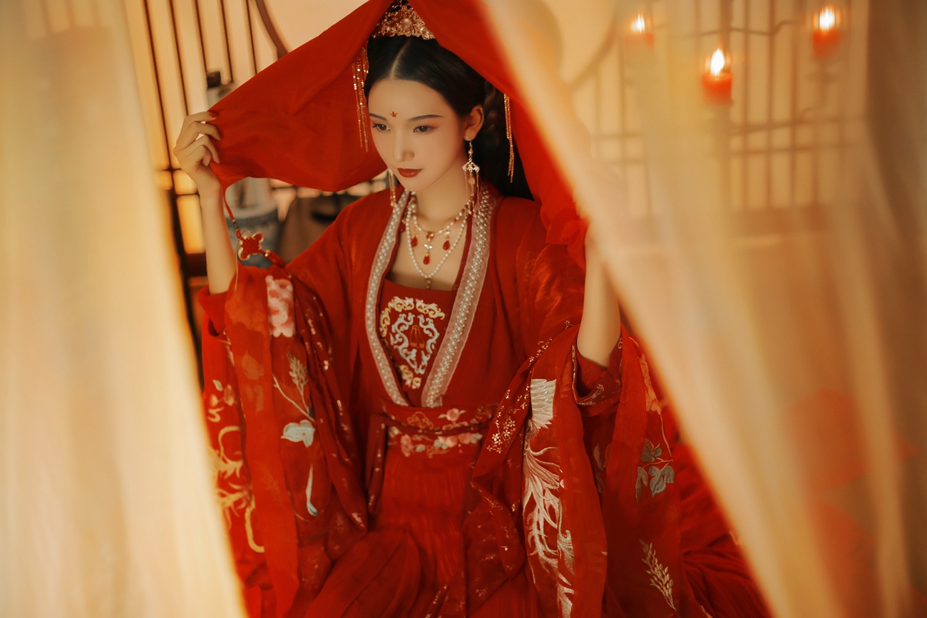 [YITUYU艺图语] 2021.08.24 一世妆 谜梦 [23P/396MB]