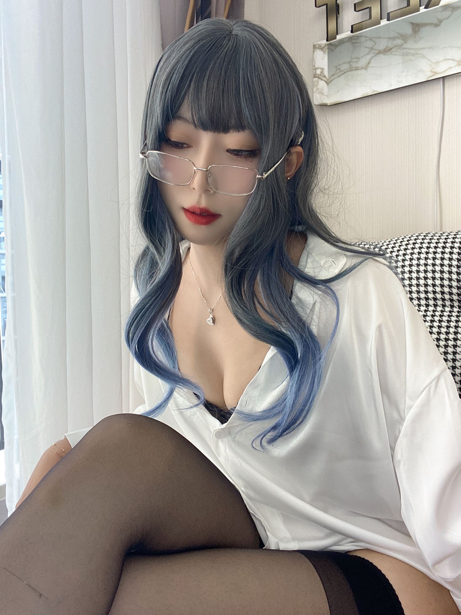 动漫博主Money冷冷 白衬衫 [84P/2V/2.62GB]