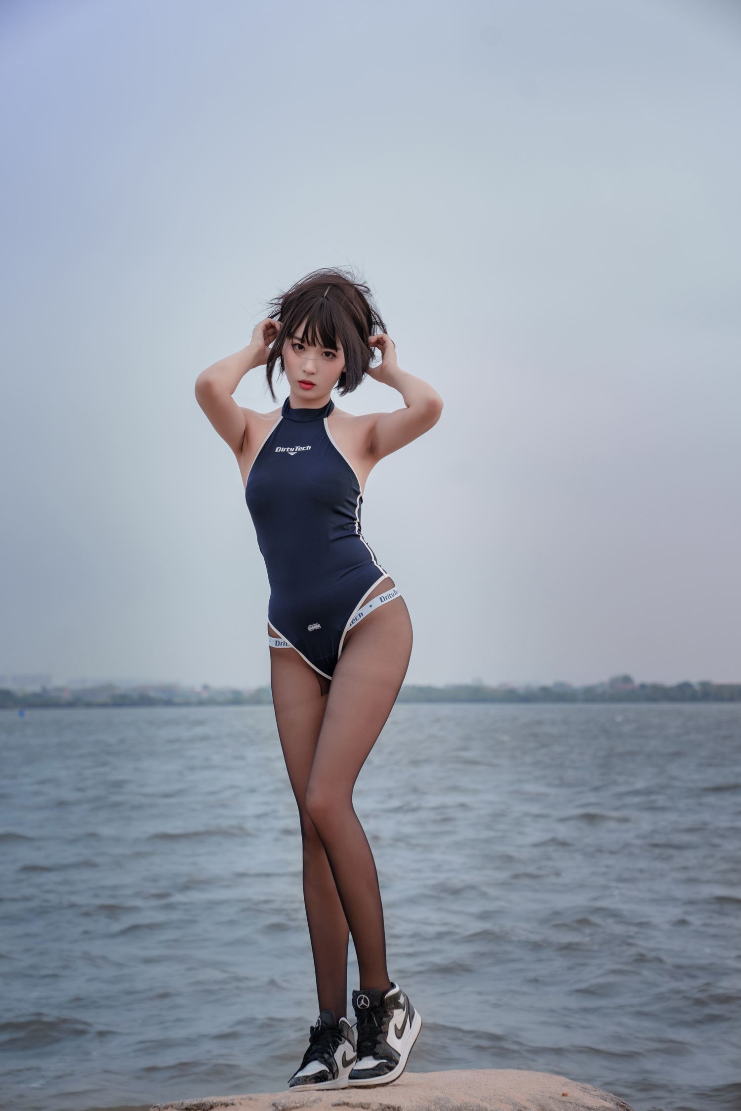 轩萧学姐 - 沙滩竞泳[45P/68.5MB]