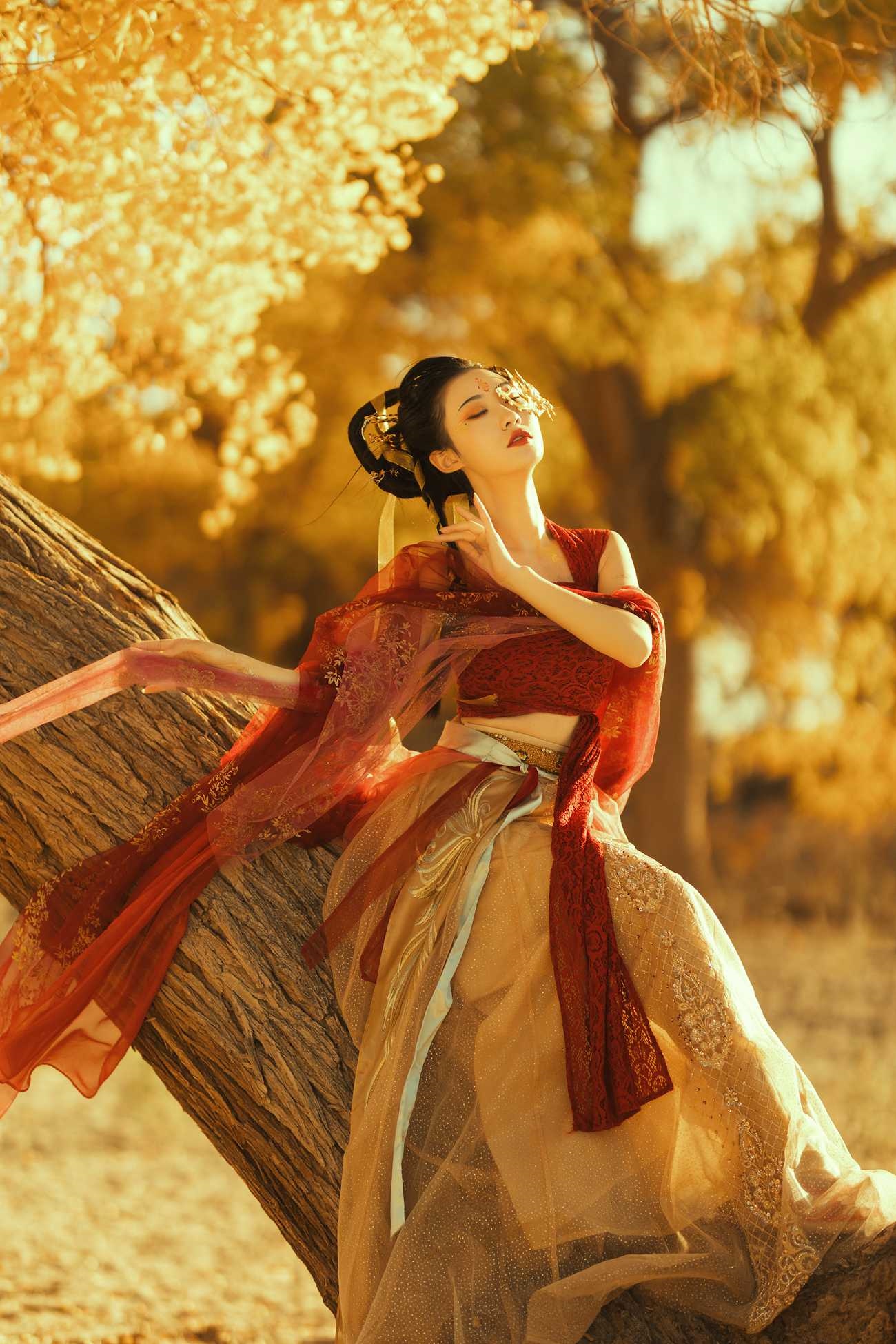 [YITUYU艺图语] 2021.08.28 胡杨之女 付兮子 [35P/685MB]