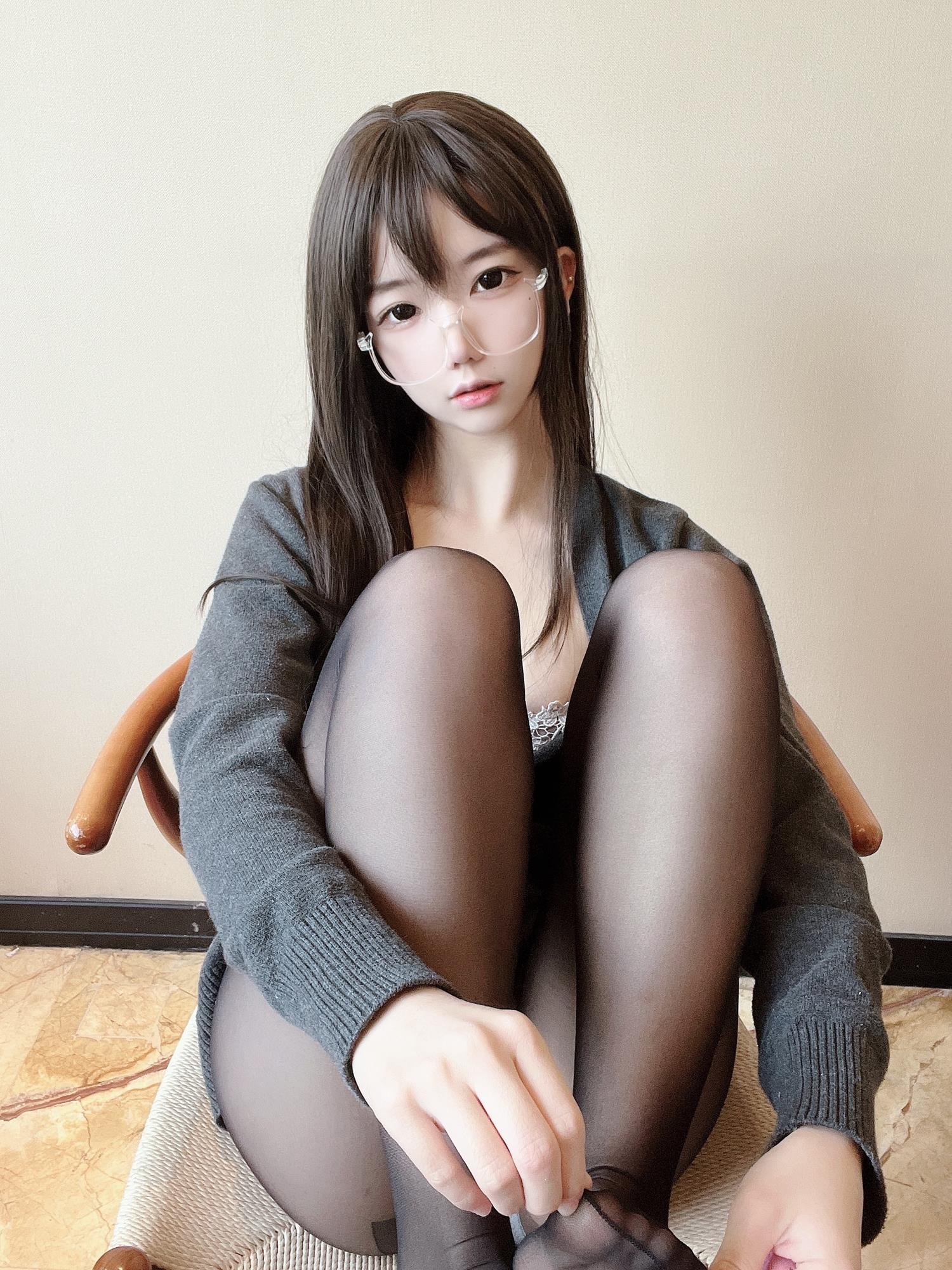 莉犬酱 - 黑丝白蕾丝 [51P/93MB]