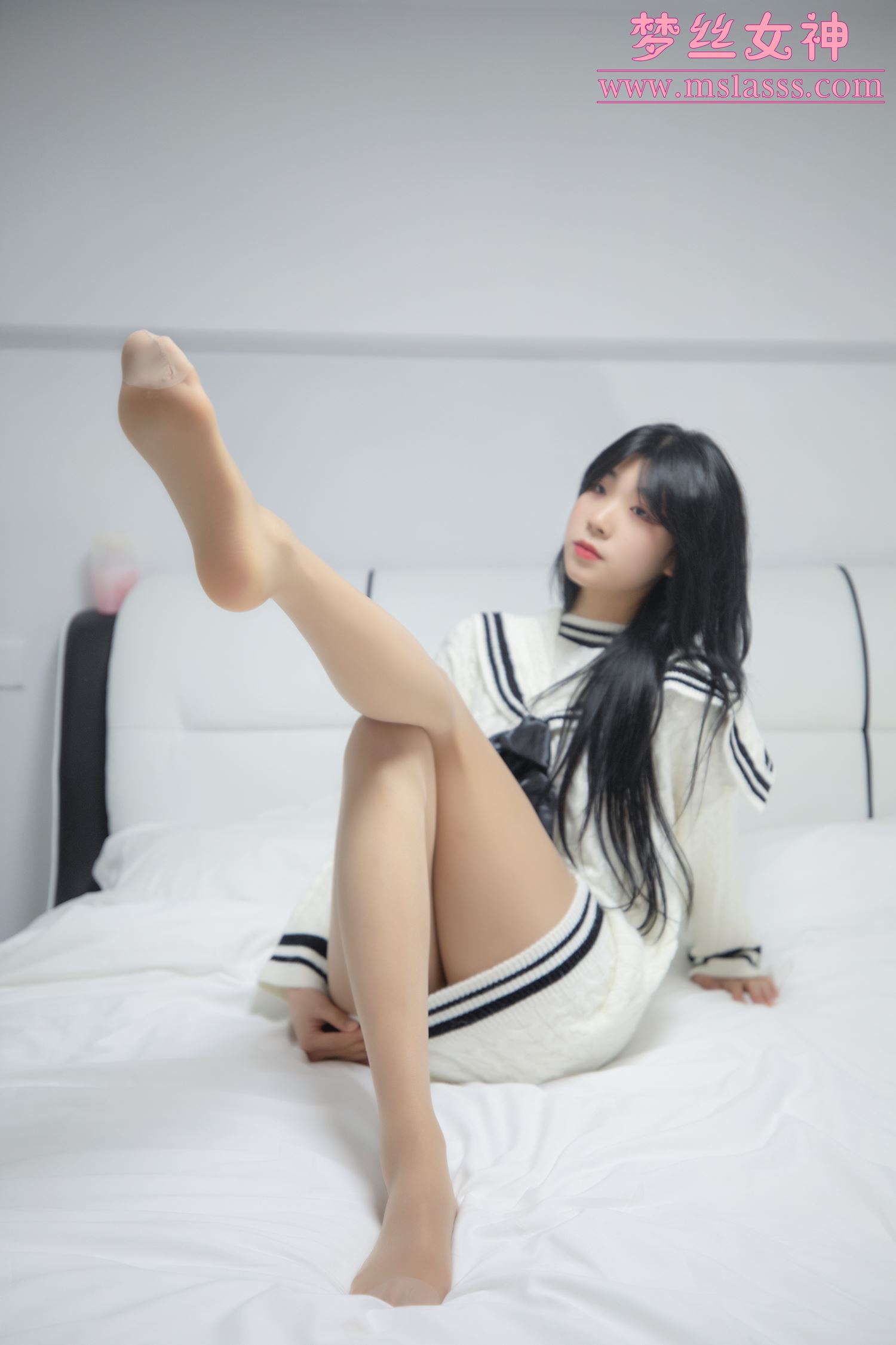 [MSLASS梦丝女神]2021.11.17 白衣大长腿 韩飞儿[27P/141MB]