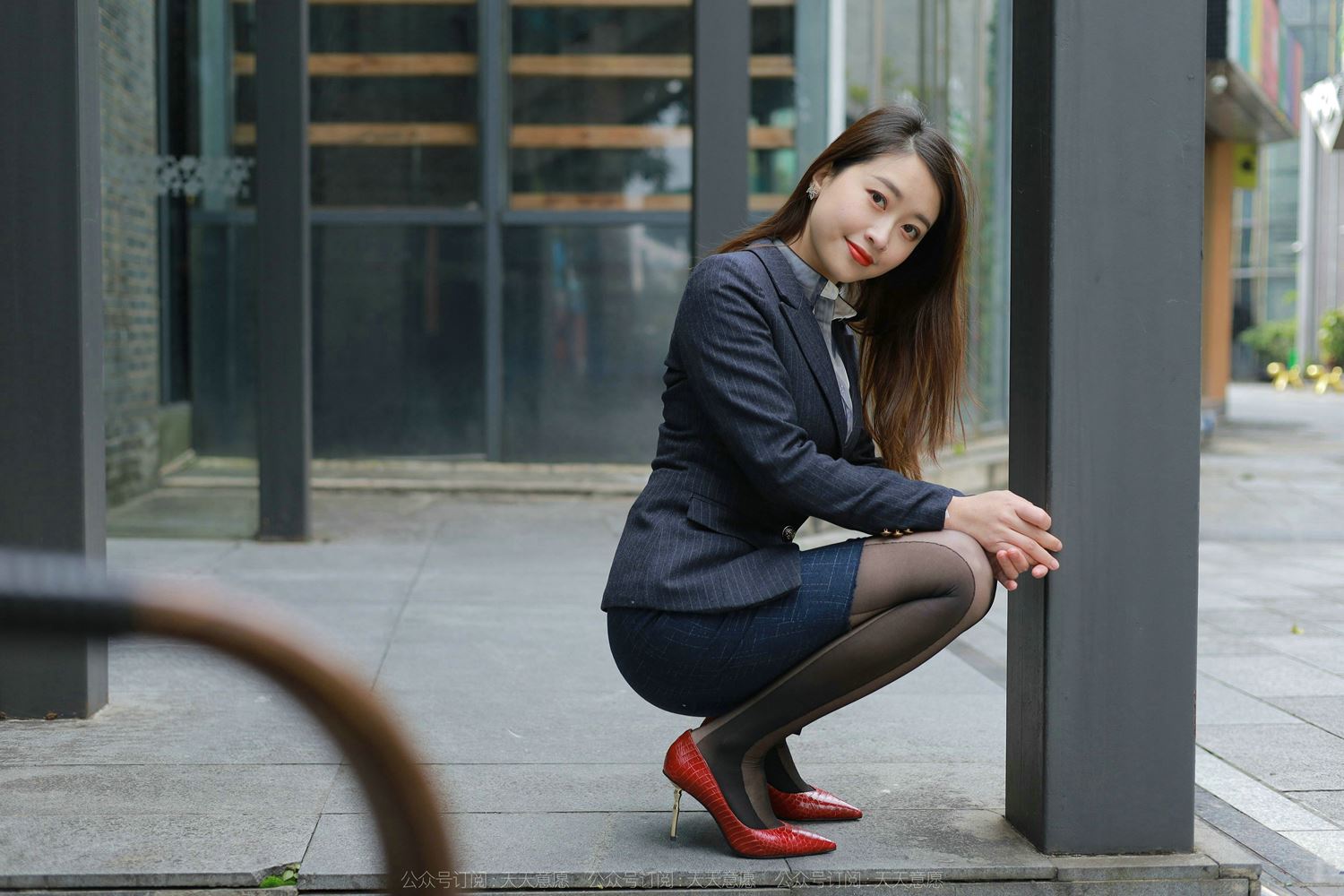 [IESS异思趣向] 2022.04.25 丝享家1070：小婕《红鞋职业装》[88P/116MB]