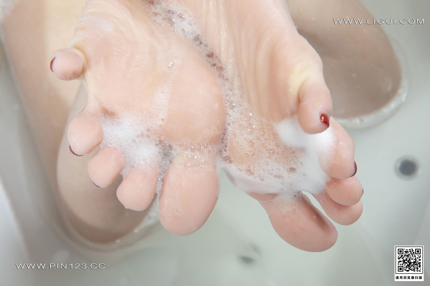 [Ligui丽柜]2022.09.05 香浴丝颜 汐汐[75+1P/78.9MB]