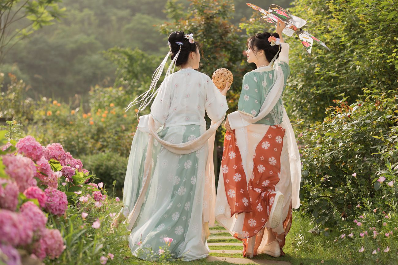 [YITUYU艺图语] 2021.08.21 春日宴 miki小包子 [23P/366MB]