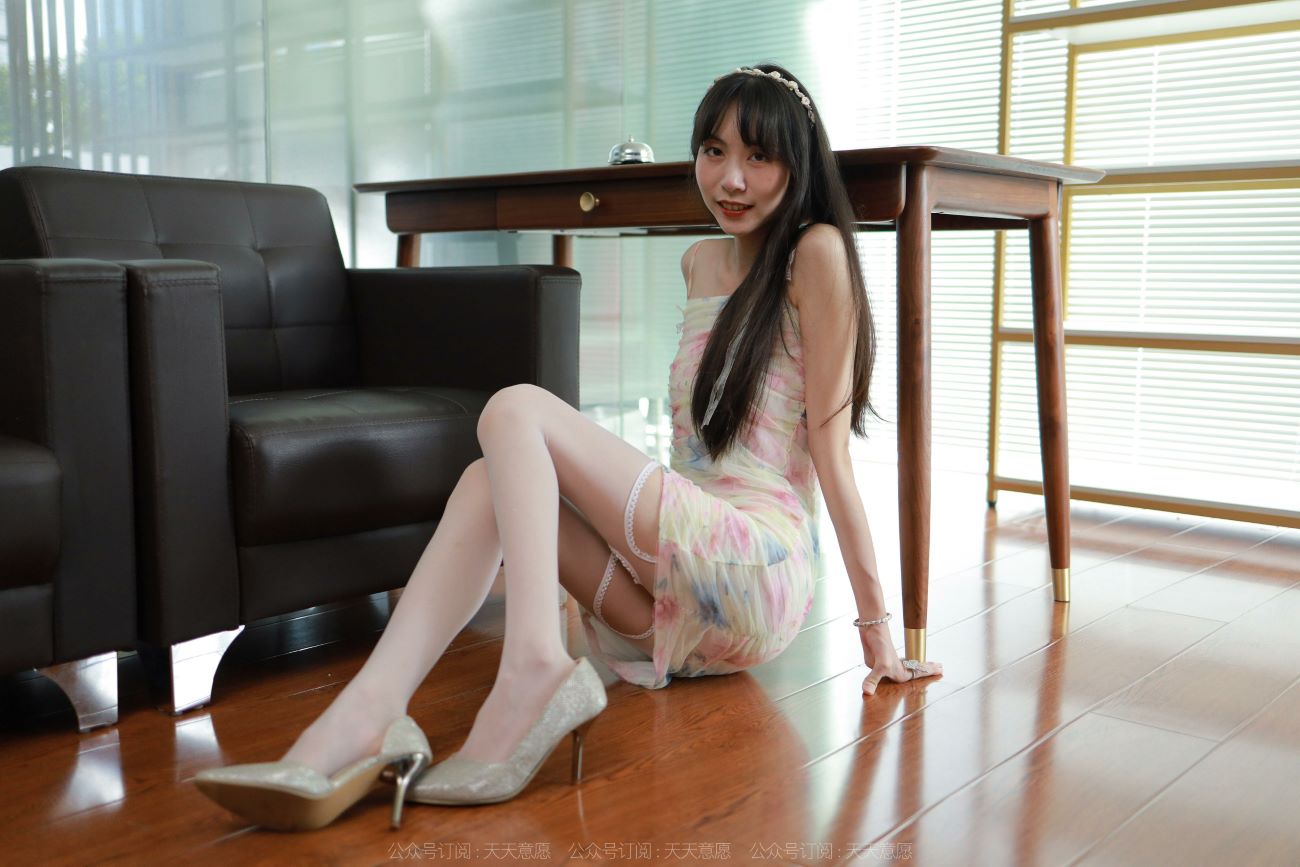 [IESS异思趣向] 耽丝 220727团团 芙蓉不及美人妆，水殿风来珠翠香[90P/87MB]