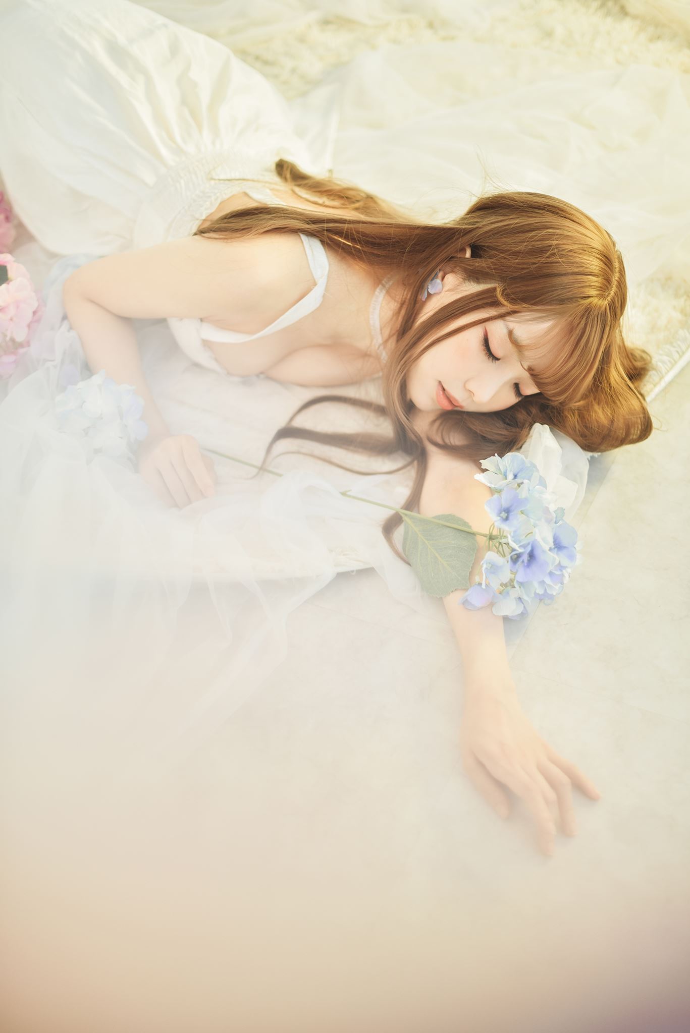 台湾Coser@ElyEE子 White Dress [22P/27MB]