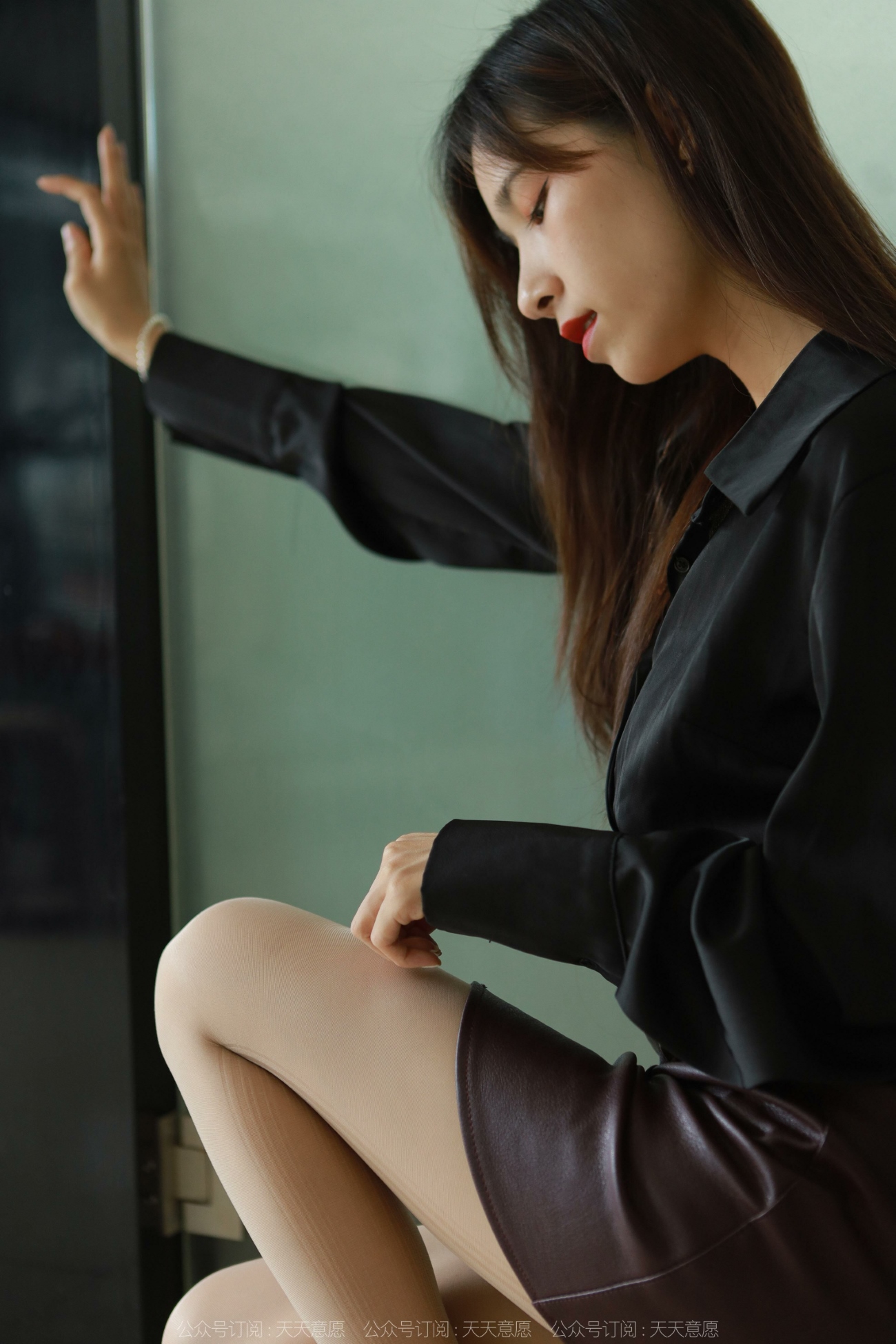 [IESS异思趣向] 耽丝 220707美子 黑色高跟鞋 [87P/77MB]