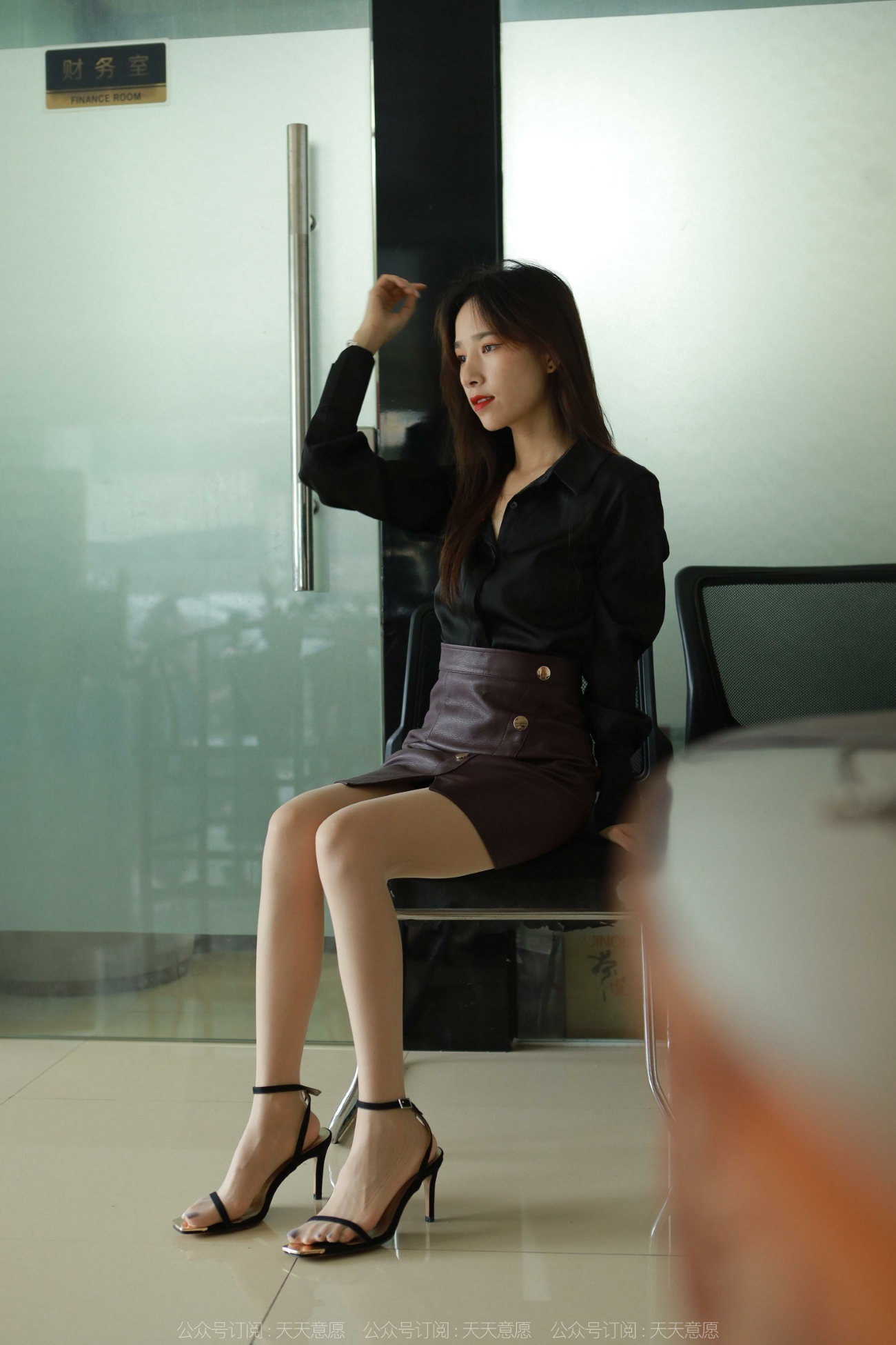 [IESS异思趣向] 耽丝 220707美子 黑色高跟鞋 [87P/77MB]