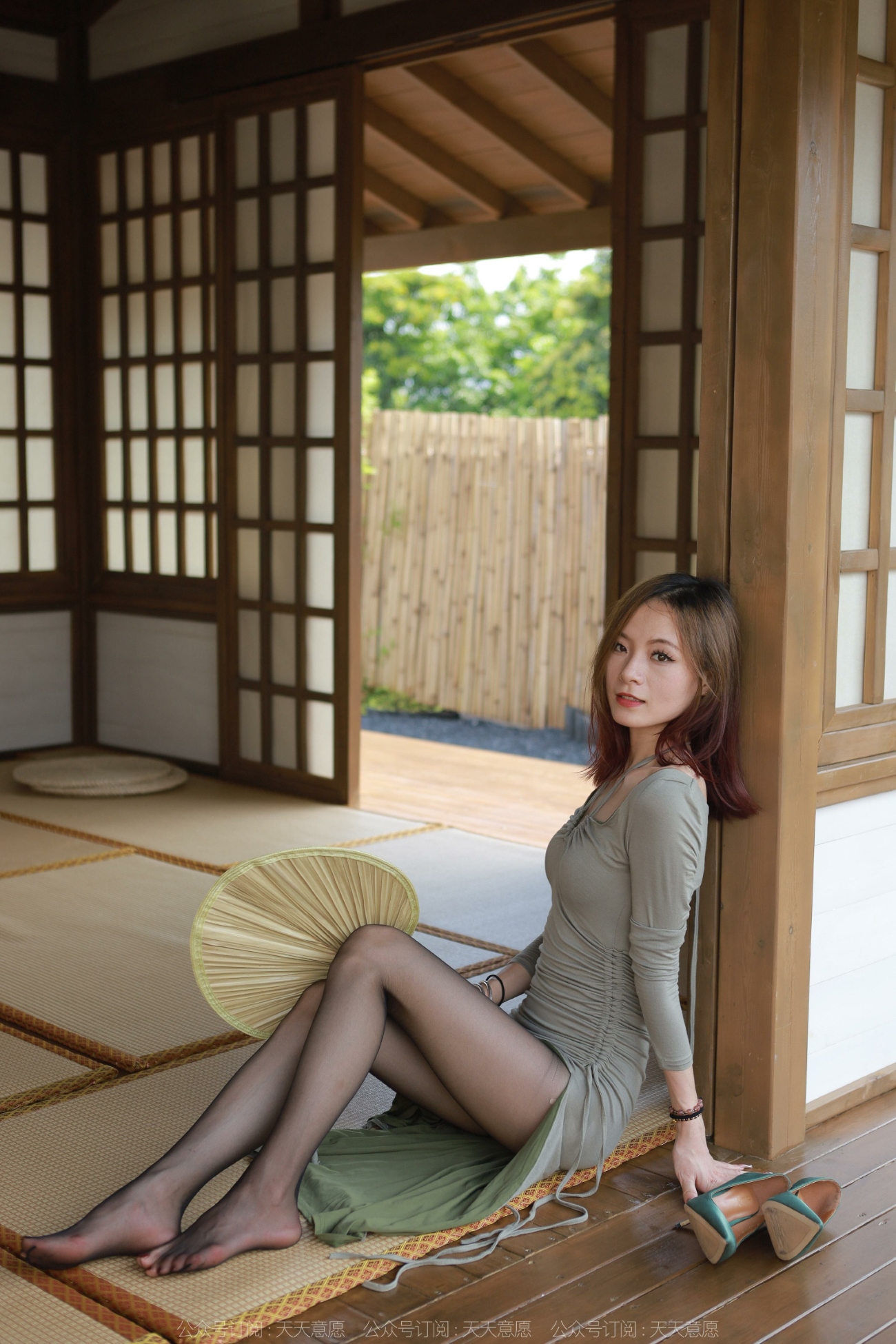 [IESS异思趣向] 耽丝 220703小六 复古庭院 [77P/85MB]