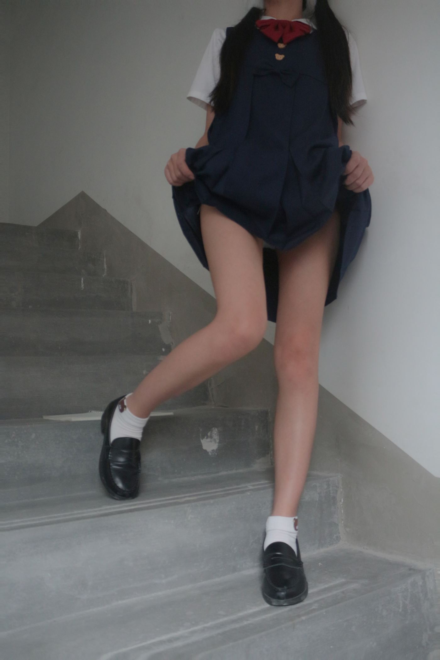 是暖暖呀  楼道阳光[13P/80.4MB]