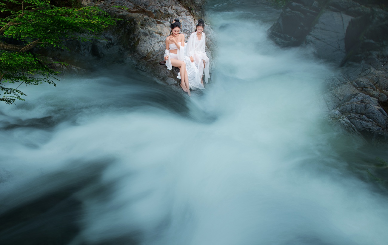 FBG - 草莓白纱[101P/571MB]