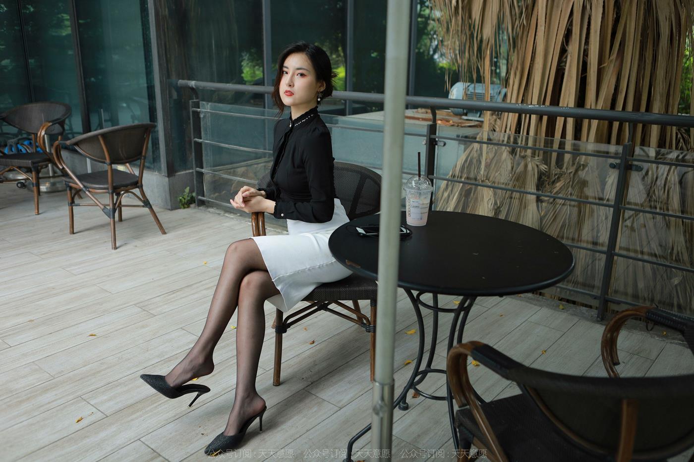 [IESS异思趣向] 2022.05.15 丝享家1089：小宝《黑丝黑衬衣》[81P/133MB]