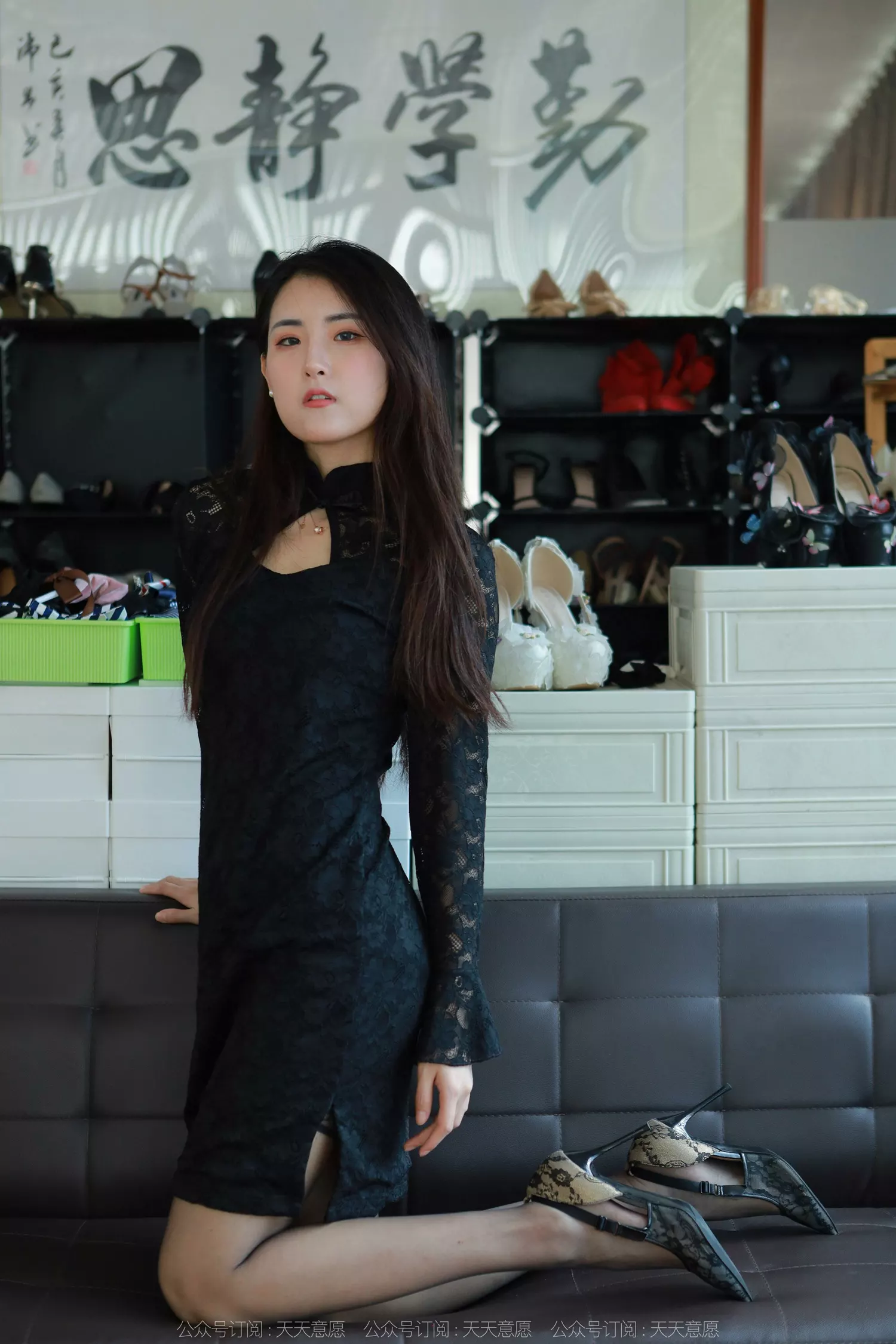 [IESS异思趣向] 2022.04.28 丝享家1073：小宝《半筒嘿丝》[73P/118MB]