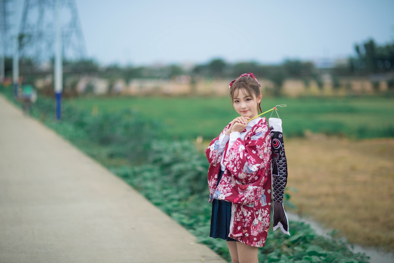 Coser瓜希酱福利 爱蜜莉雅 水晶礼服 [28P/144MB]