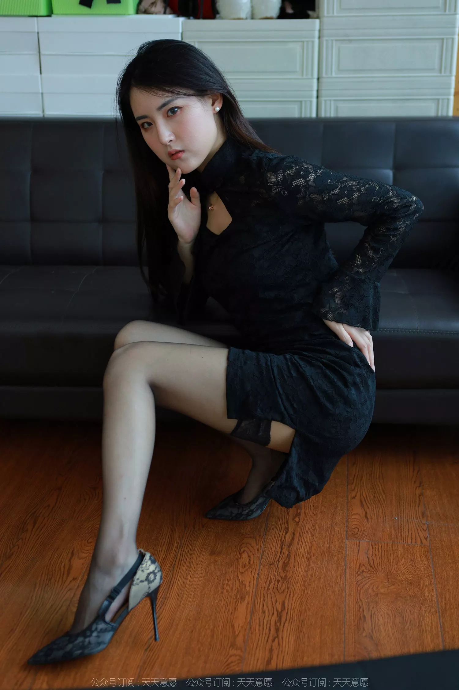 [IESS异思趣向] 2022.04.28 丝享家1073：小宝《半筒嘿丝》[73P/118MB]