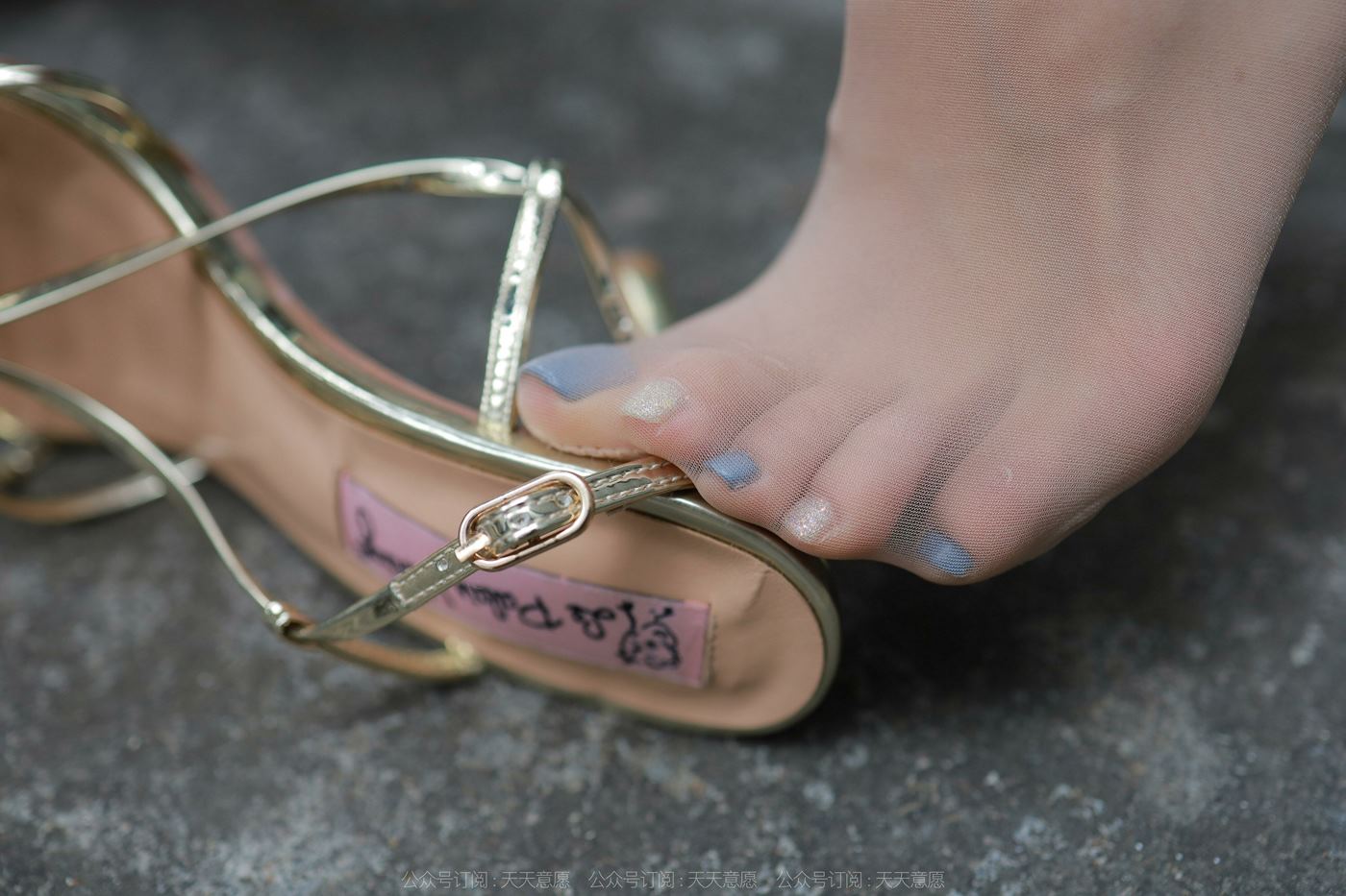 [IESS异思趣向] 2022.05.09 丝享家1083：美子《金色凉鞋》[84P/136MB]