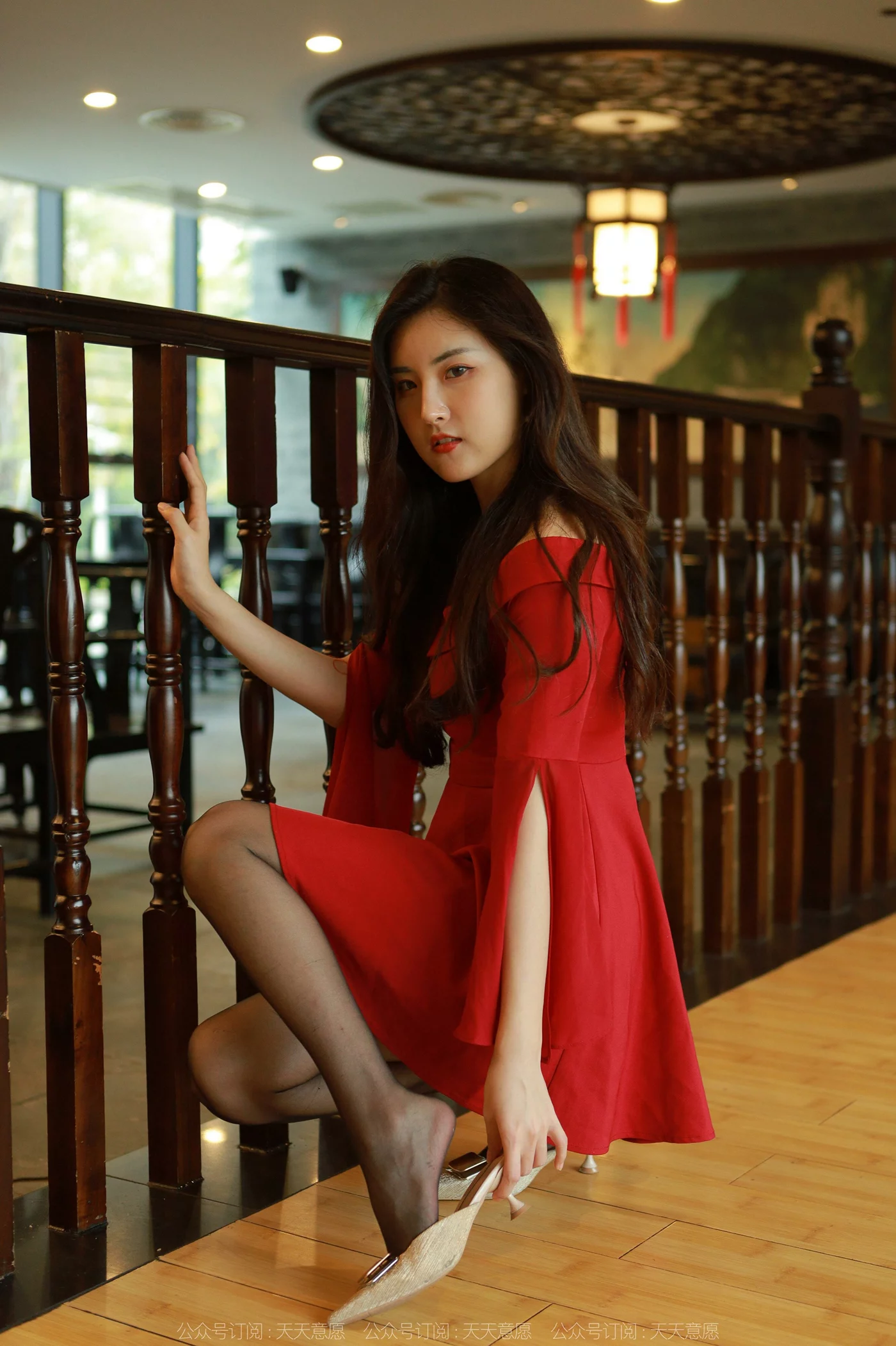 [IESS异思趣向] 2022.05.08 丝享家1082：小宝《红裙女神》[77P/117MB]