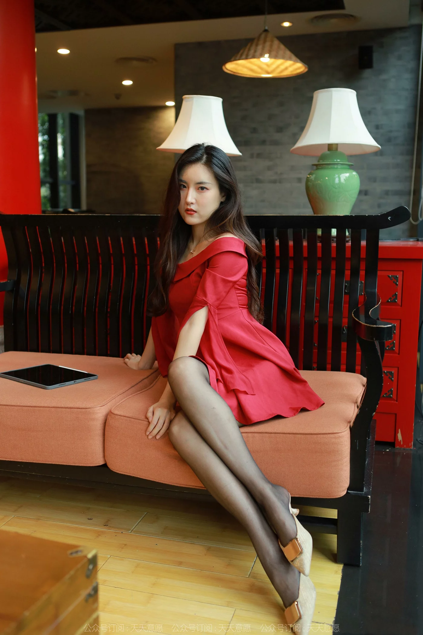 [IESS异思趣向] 2022.05.08 丝享家1082：小宝《红裙女神》[77P/117MB]