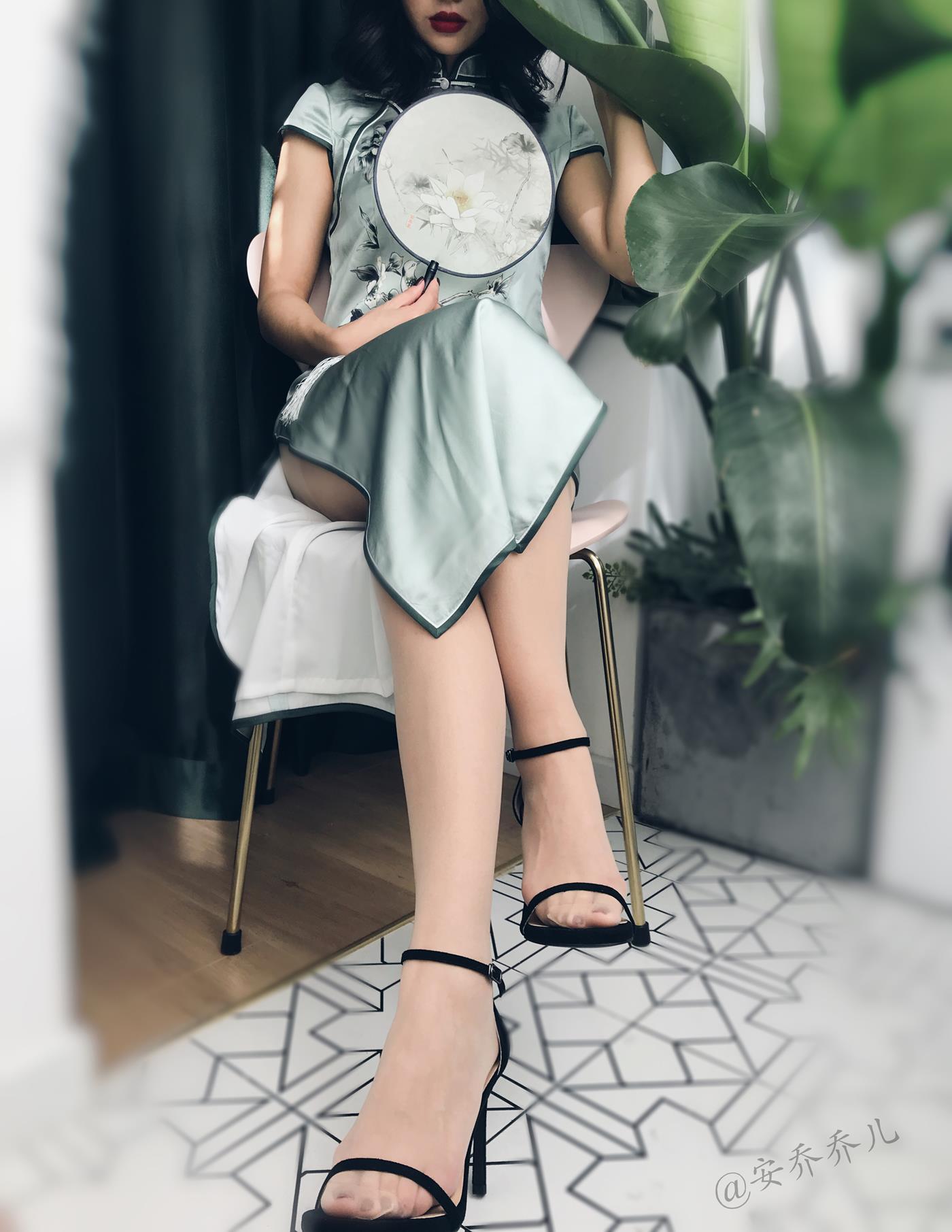 安乔乔儿(Nia乔乔)  安乔乔儿 黑丝旗袍[110P/407MB]